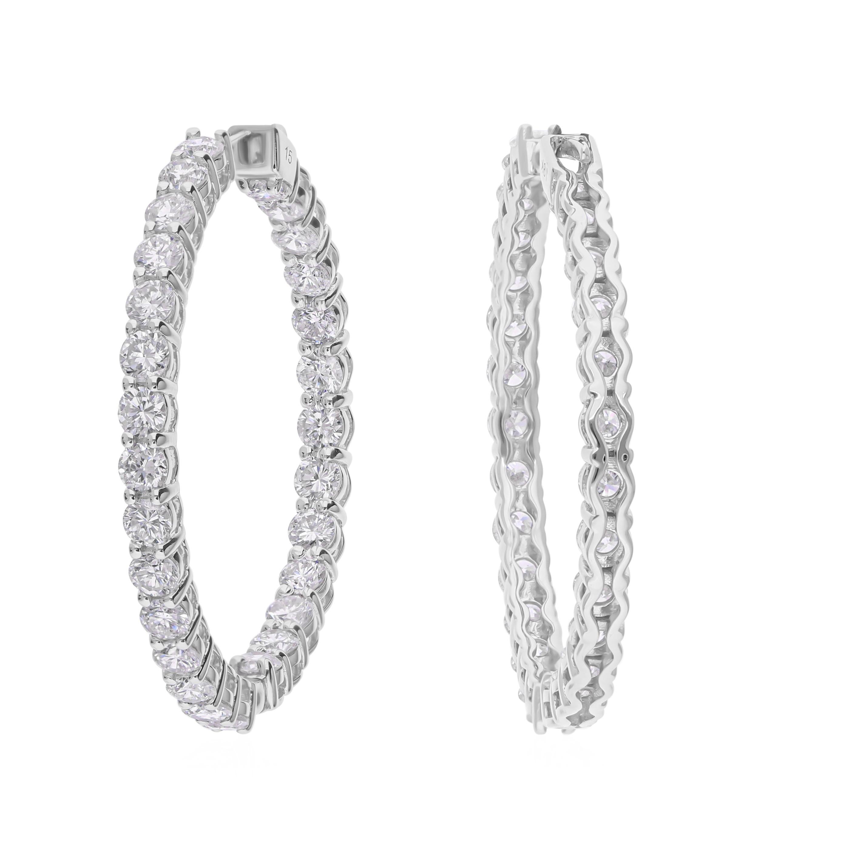 Coulées dans de l'or 18 carats, ces boucles d'oreilles exquises sont serties de 3,46 carats de diamants étincelants.

Suivez la vitrine de Spectrum Jewels pour découvrir la dernière collection et les pièces exclusives. Spectrum Jewels est fièrement