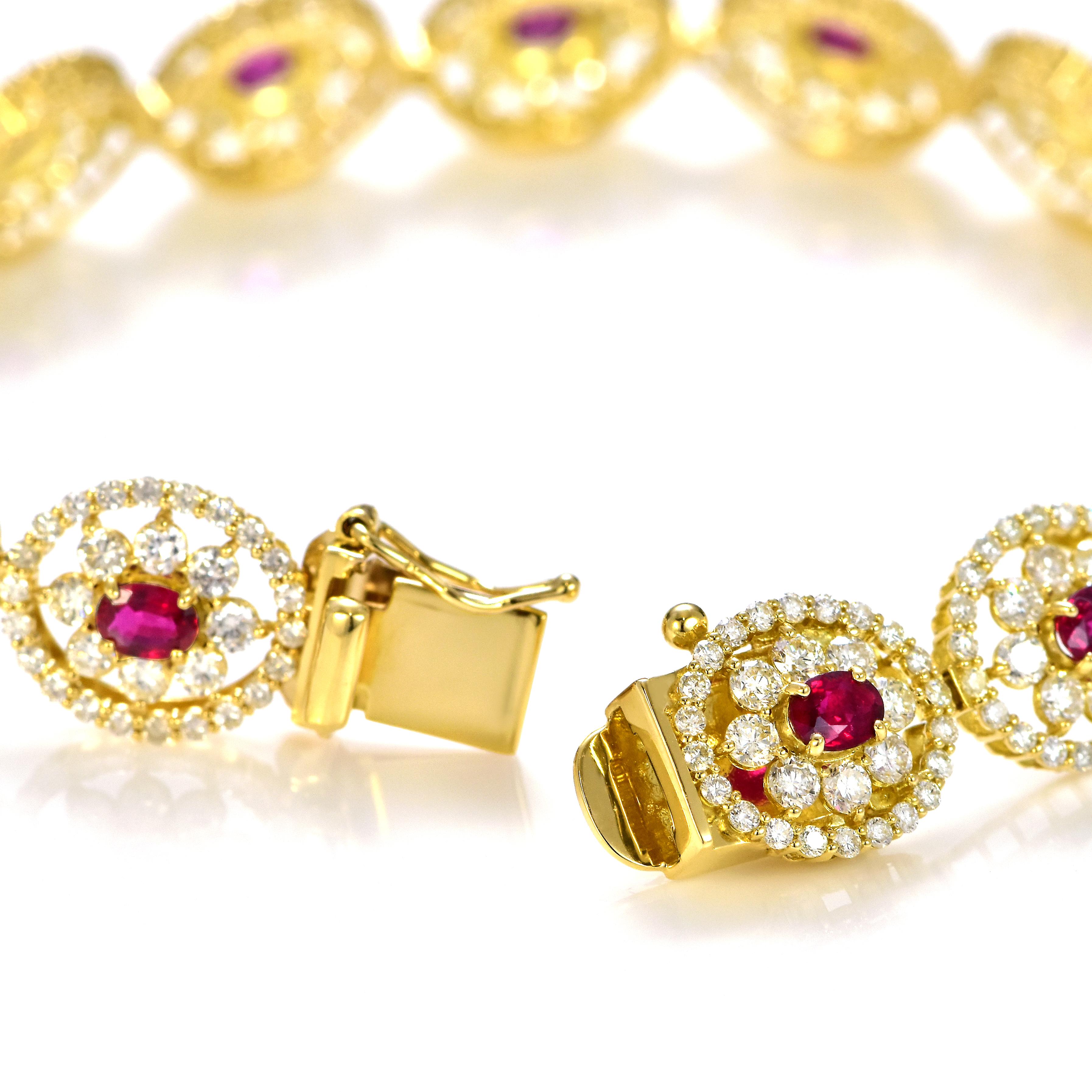 Taglio ovale Bracciale di rubini color sangue di piccione da 3,46 carati, non riscaldati, in oro 18 carati in vendita