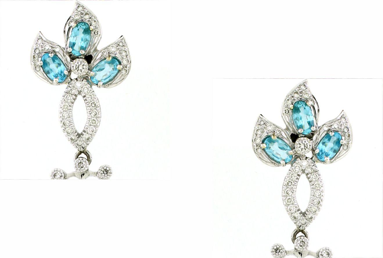 Ti presentiamo i nostri squisiti Orecchini Chandelier, un lussuoso tributo all'eleganza e all'opulenza europea. Ispirati alla grandezza dei classici lampadari europei e ai motivi della natura, questi splendidi orecchini sono impreziositi da 3,05