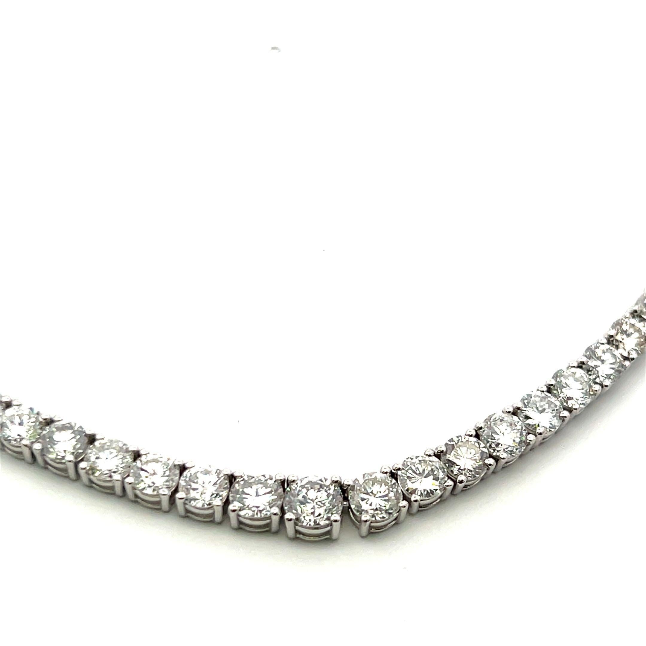 Titre :
Collier Riviera en or blanc 18 carats avec diamants ronds brillants G VS1 de 34,62 carats


Le style :
Riviera


Métal :
Or blanc 18 carats


Pierre précieuse 1 :
Diamant de 34,62 carats


Nombre de pierres :
93


Couleur :
G


La clarté
