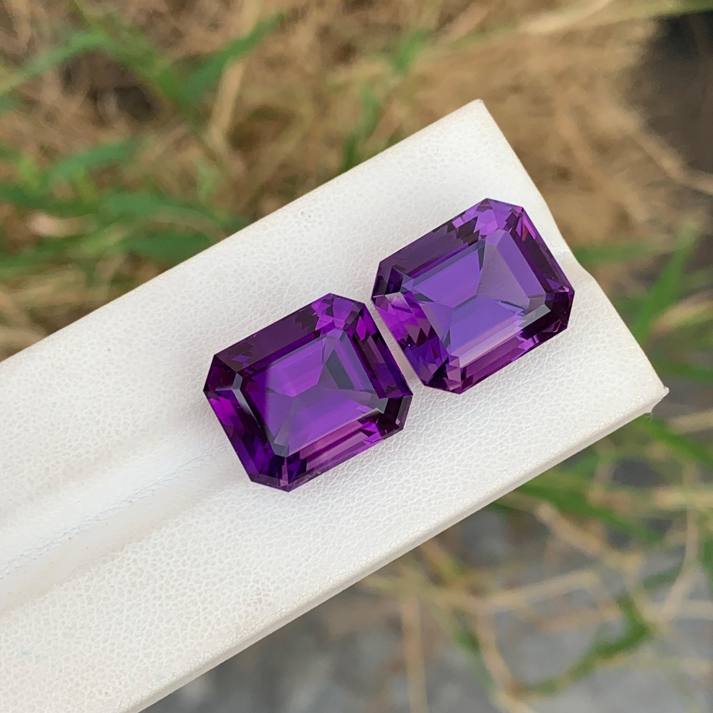 34,65 Karat Natürliche Lose Dunkel Lila Amethyst Paar Smaragd Form Edelstein für Damen oder Herren im Angebot