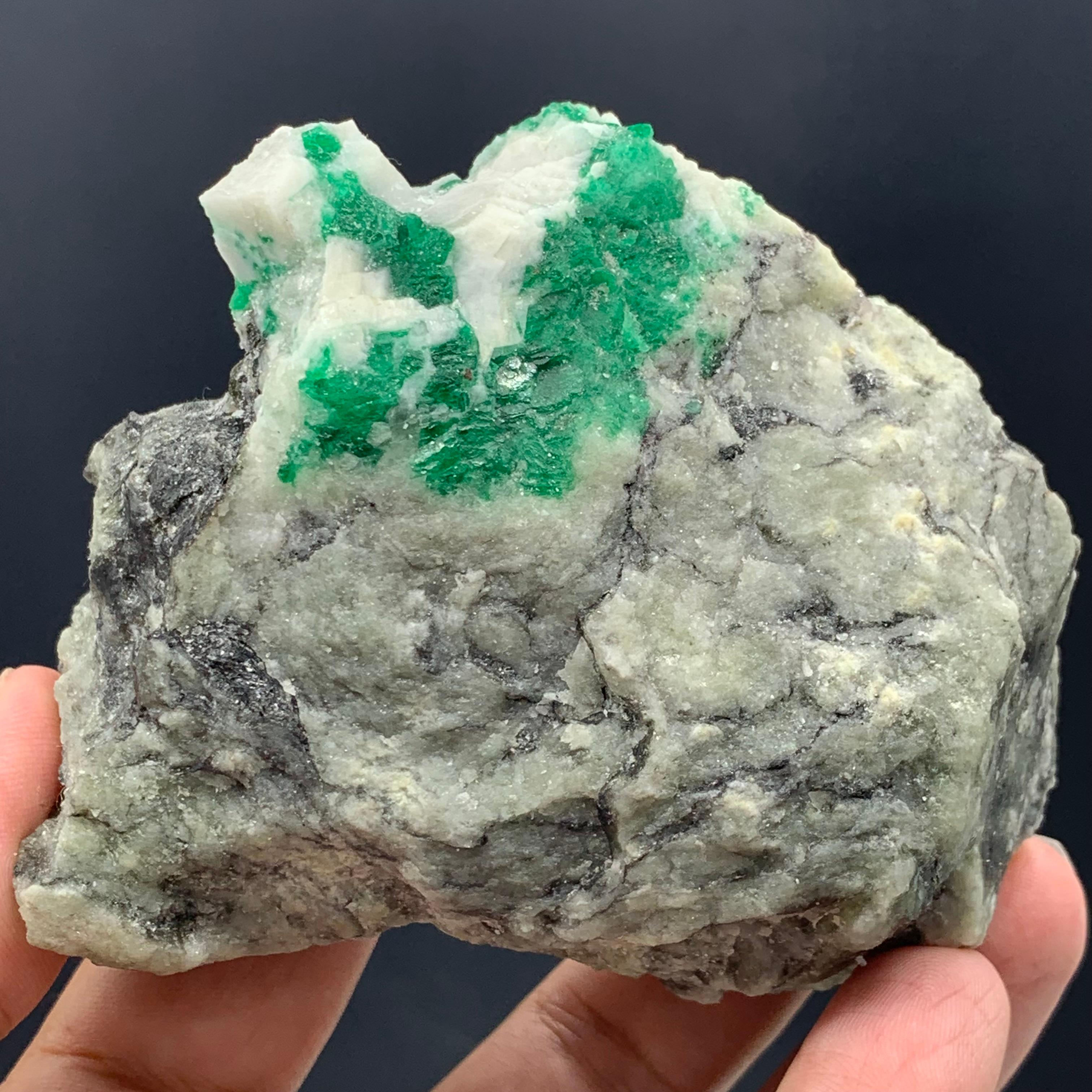 346.56 Gram Beautiful Emerald Specimen From Swat Valley, Pakistan  For Sale 2