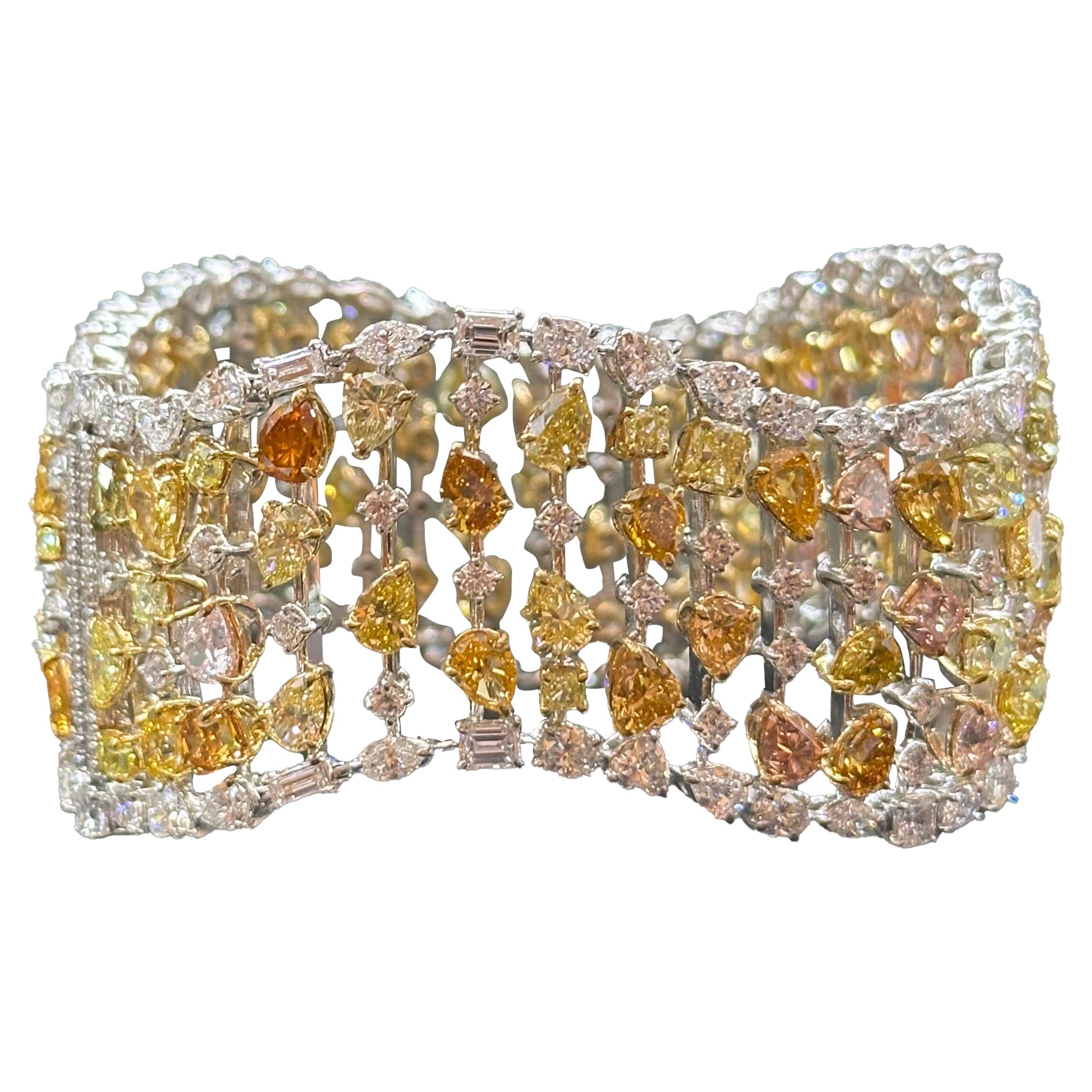 Bracelet de 34,67cts de diamants de couleur fantaisie en or blanc 18k