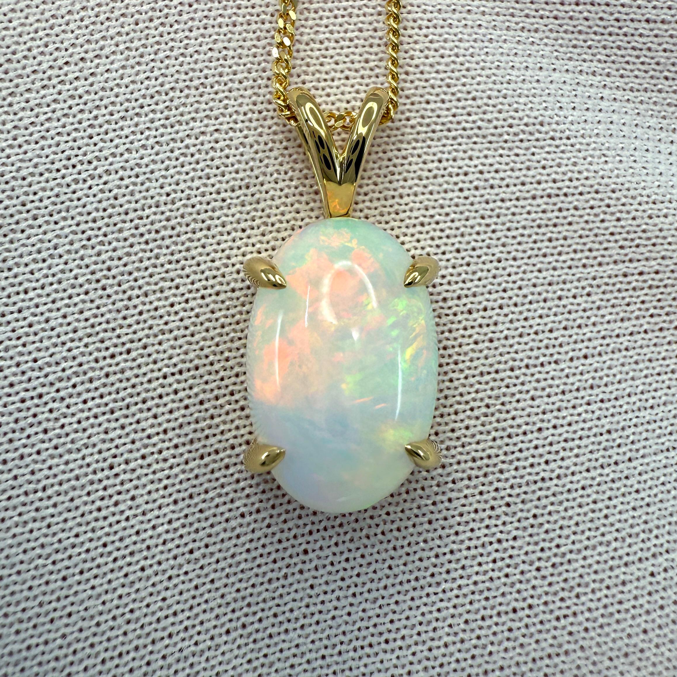 Cabochon Collana con ciondolo in oro giallo 18 carati con cabochon ovale di opale bianco dell'Etiopia fine 3,46 ct. in vendita