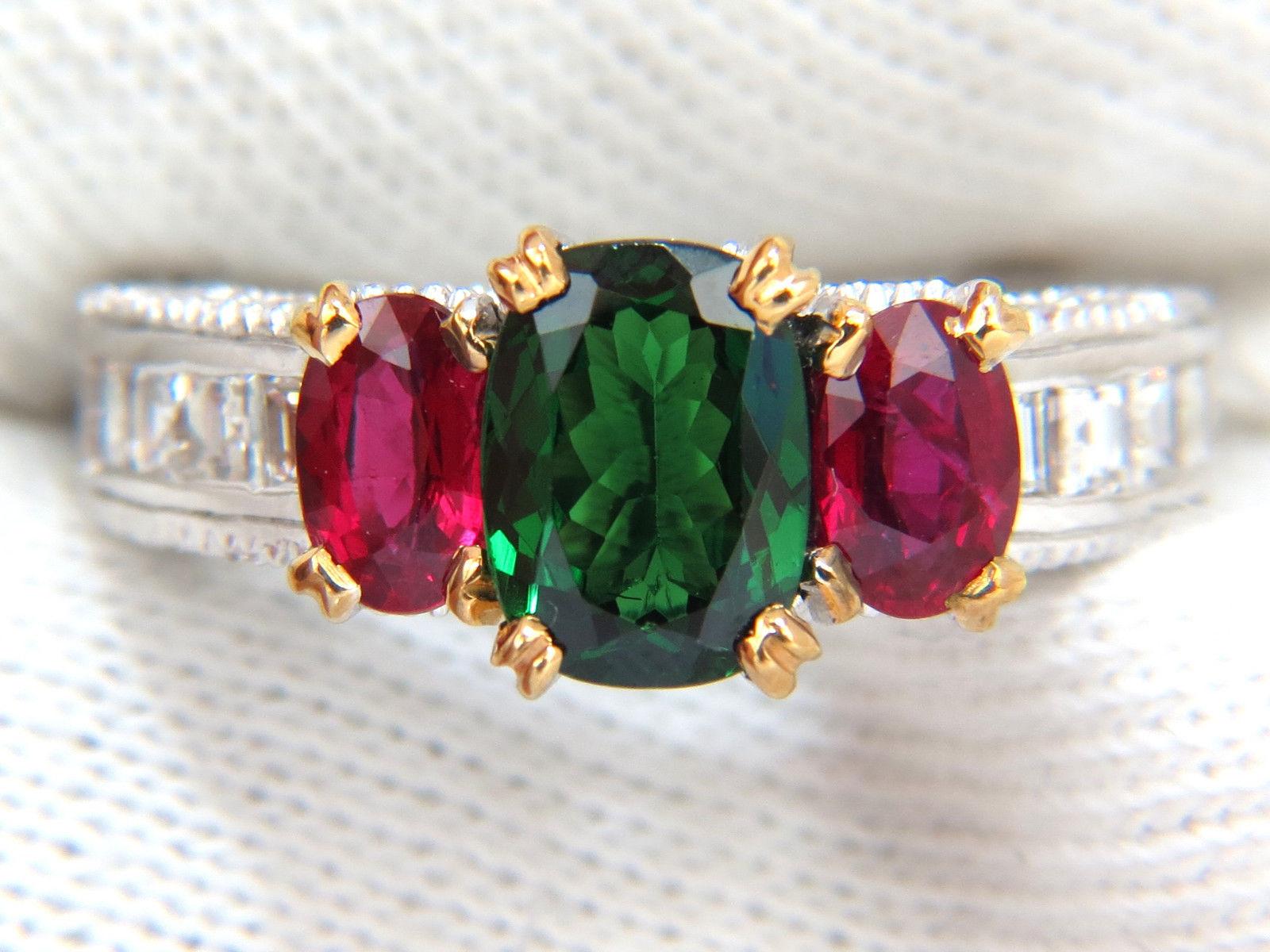 3.46ct natural vivid green tsavorite ruby diamonds ring 14kt three stone class In New Condition In New York, NY
