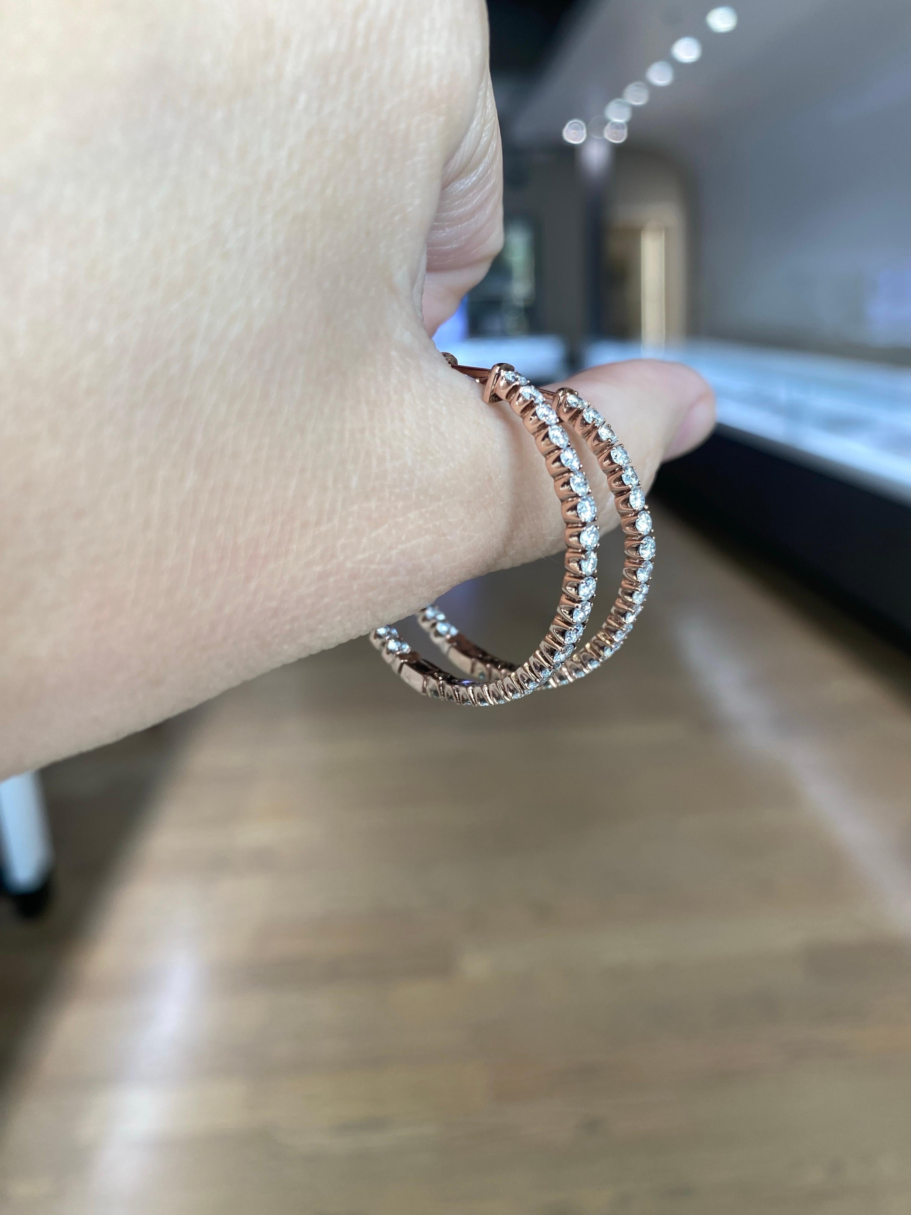 Orecchini a cerchio con diamanti senza fine in oro rosa 14k con 3,46 ct. in vendita 1