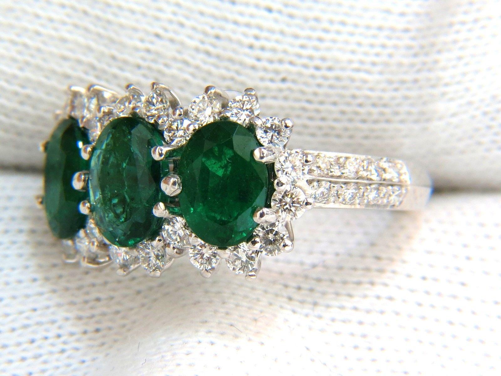3.47 Carat 18 Karat Natural Vivid Green Emeralds Diamond Ring Cluster Cocktail 2