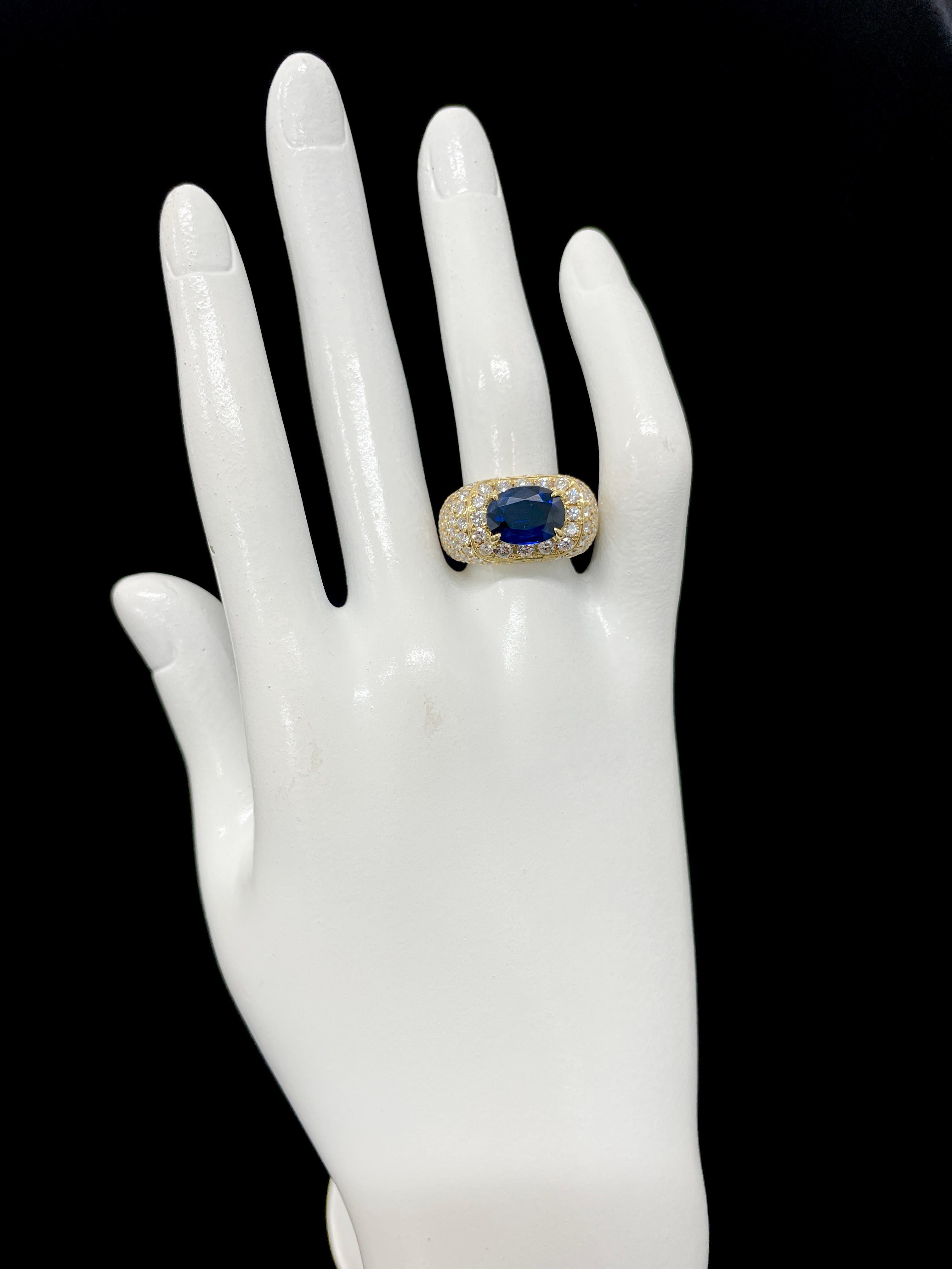 3.47 Carat Natural Sapphire and Diamond Cocktail Ring Set in 18K Yellow Gold For Sale 1