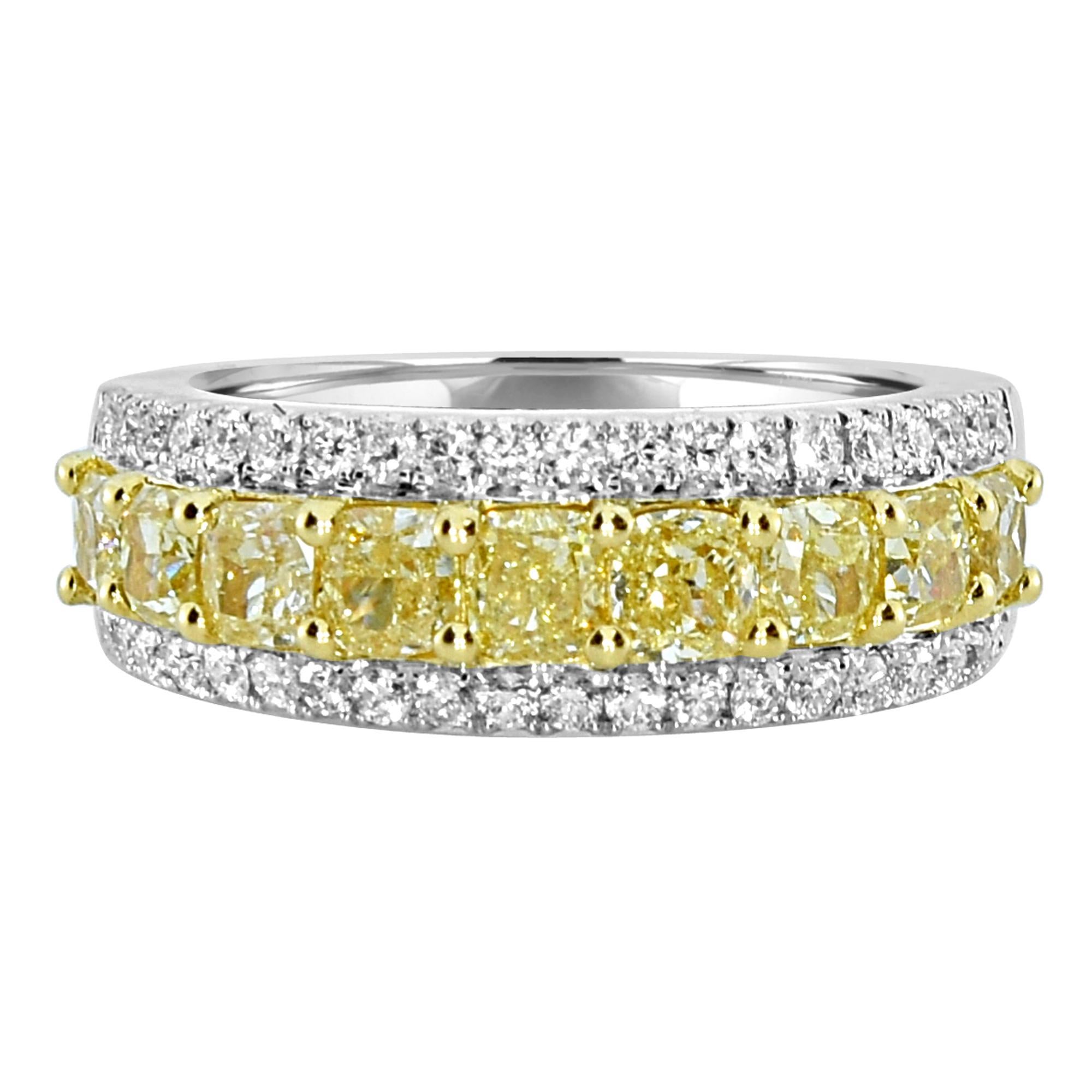 3.47 Carat White and Yellow Diamond White Gold Ring In New Condition For Sale In New York, NY