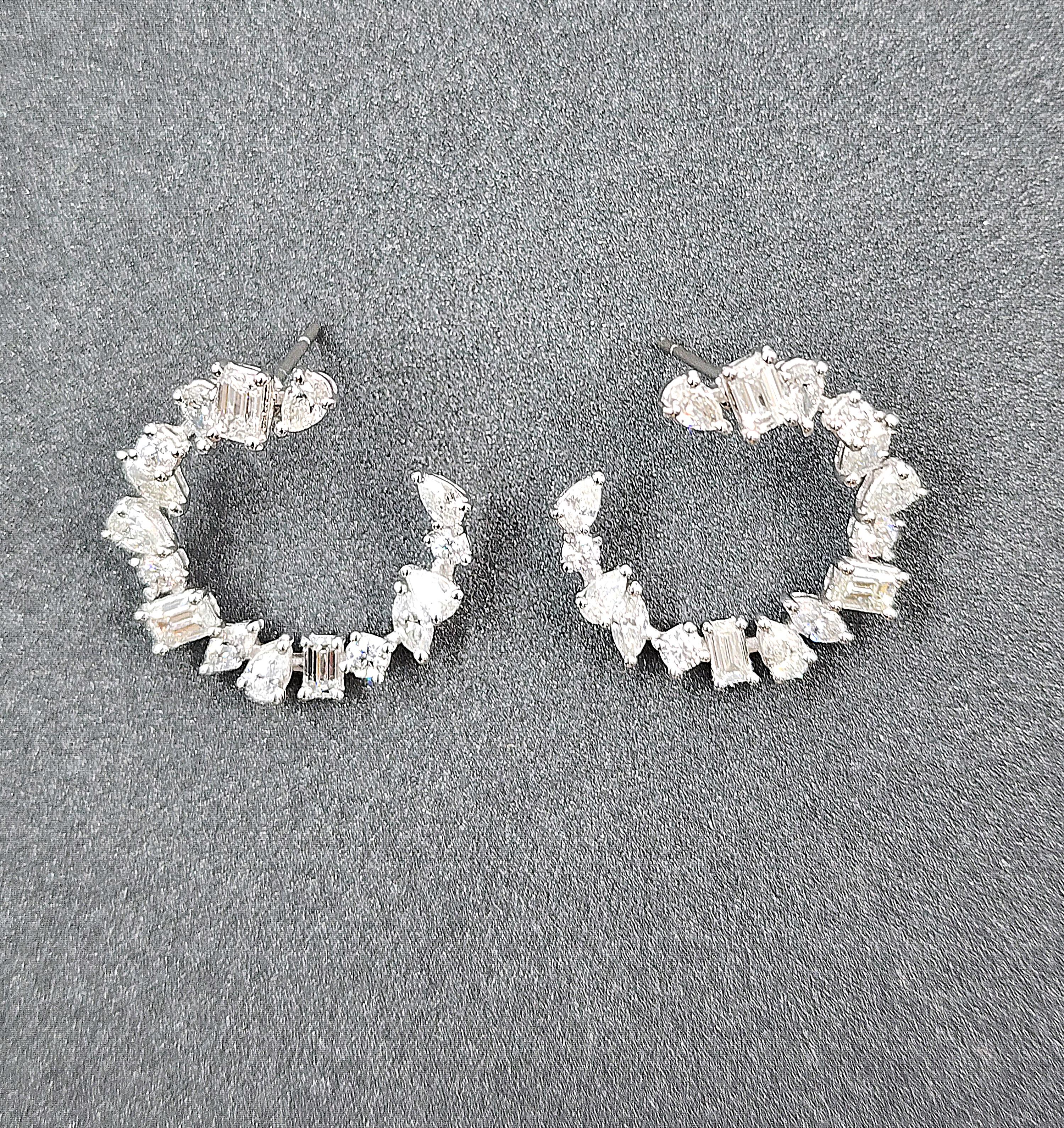 Emerald Cut 3.47 ct Mixed Shape Diamond Earring For Sale
