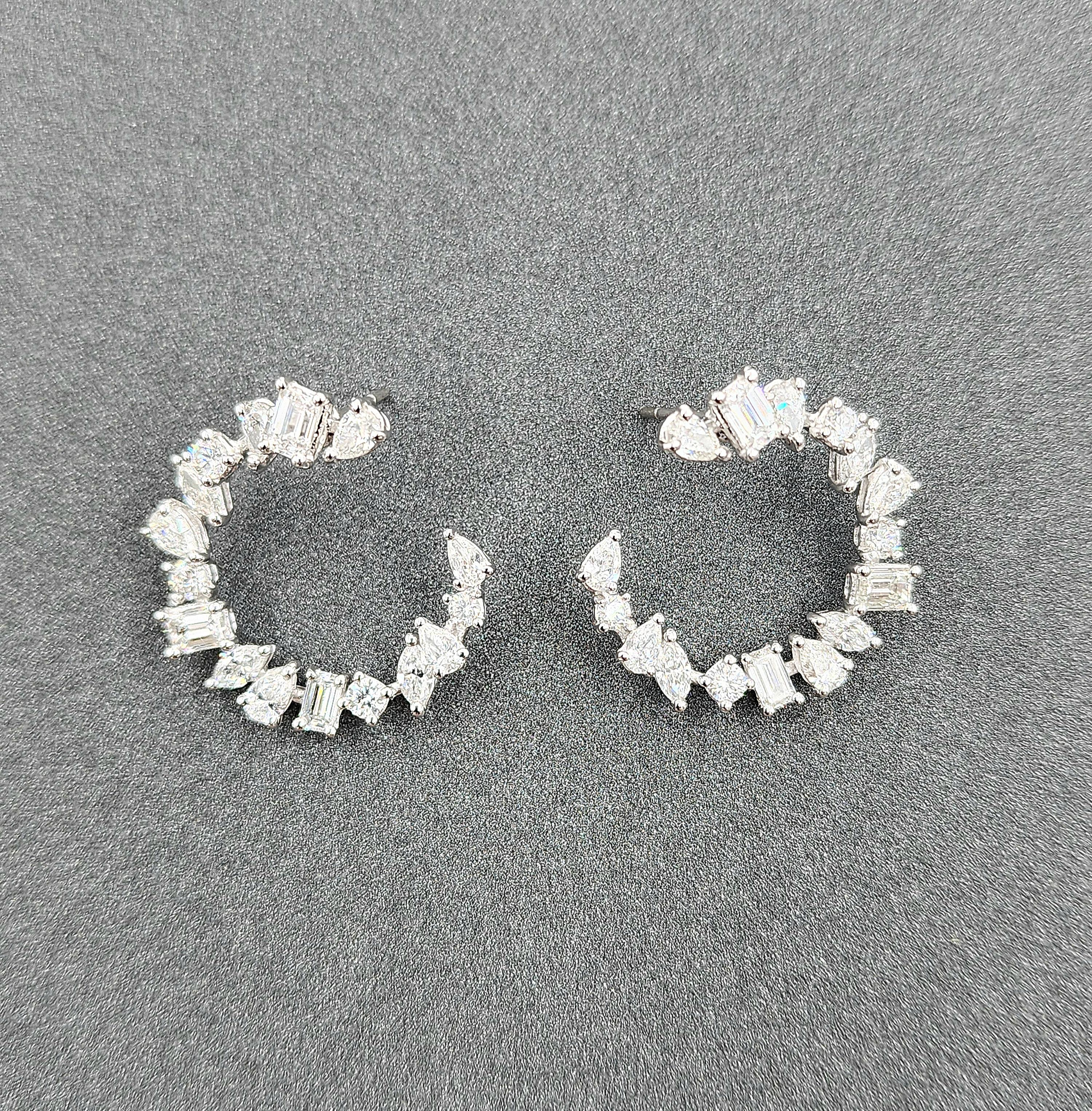 Women's or Men's 3.47 ct Mixed Shape Diamond Earring For Sale