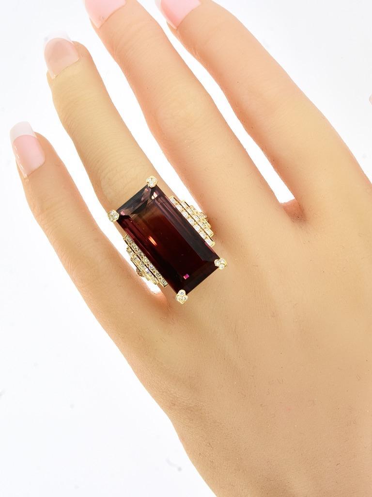 34,77 ct. Seltene Edelstein Probe große natürliche Deep Red Rubellite & Diamant 18K Ring (Zeitgenössisch) im Angebot