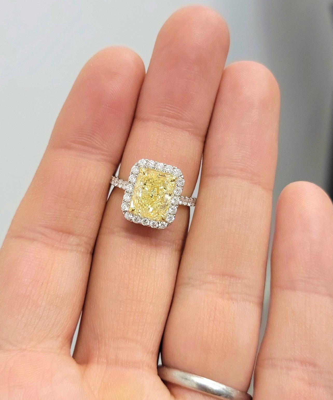 Bright lemon yellow Radiant certified as U-V color set in 18kt WG with over half a carat of white round diamonds
Rectangular radiant with almost 10mm length
Nice fire, 100% eye clean

Making Extraordinary Attainable with Rare Colors
