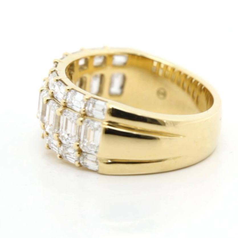 Moderne 3.47ct de diamant taille émeraude Bague de cocktail ou de robe en vente