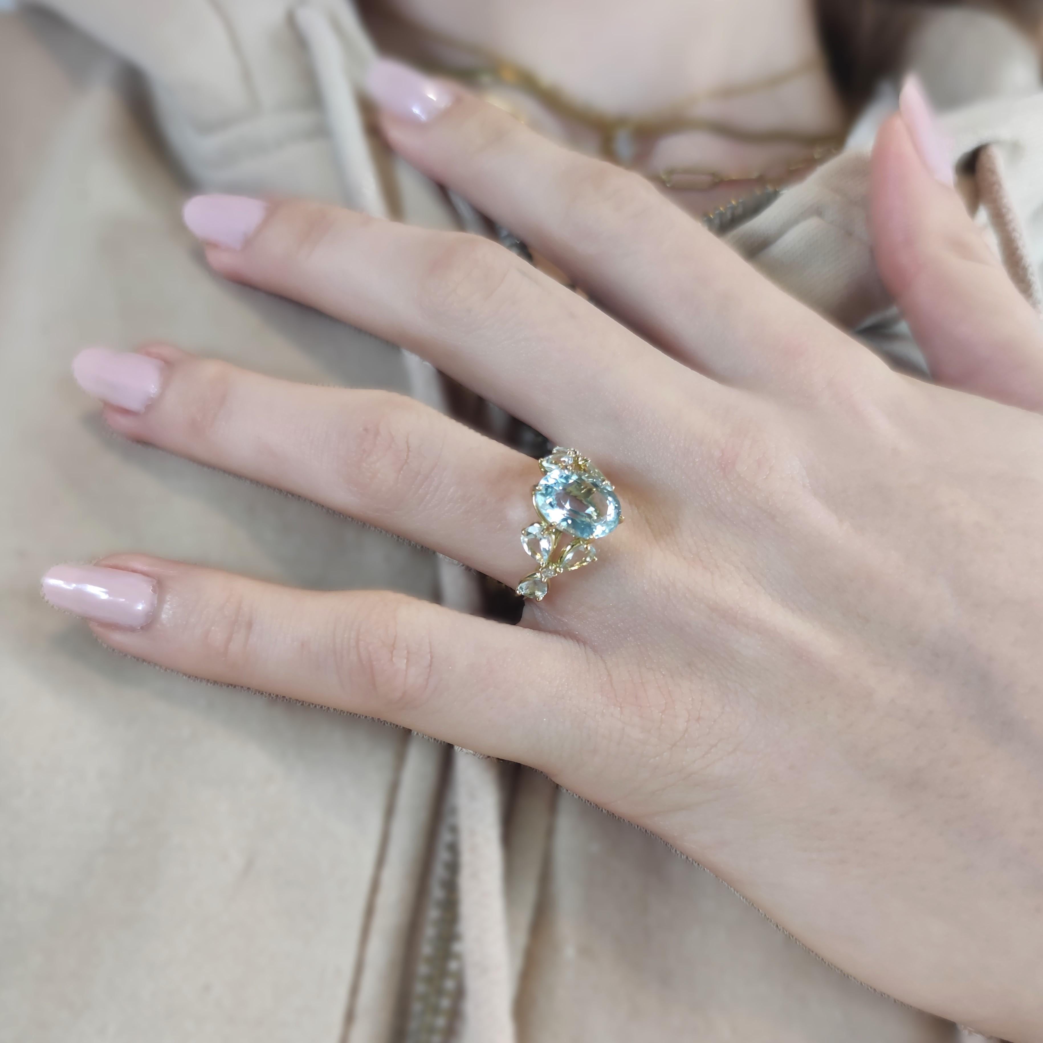 3.47ct Oval Cut Aquamarine Engagement Ring, 18k Yellow Gold  In New Condition For Sale In Sant Josep de sa Talaia, IB