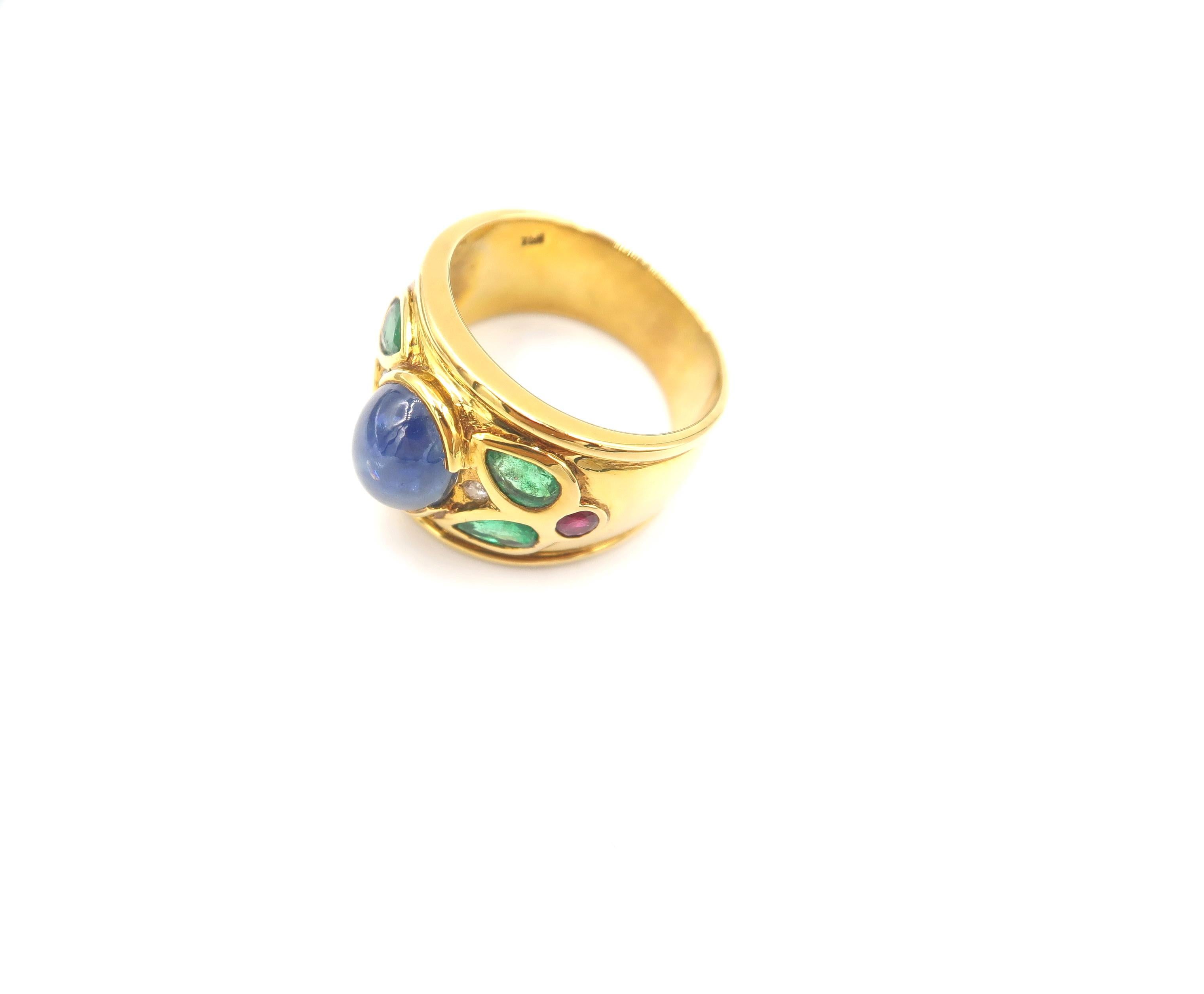 3.48 Carat Cabochon Sapphire 18 Karat Gold Ring with Diamond, Emerald, Rubies In New Condition For Sale In Bangkok, TH
