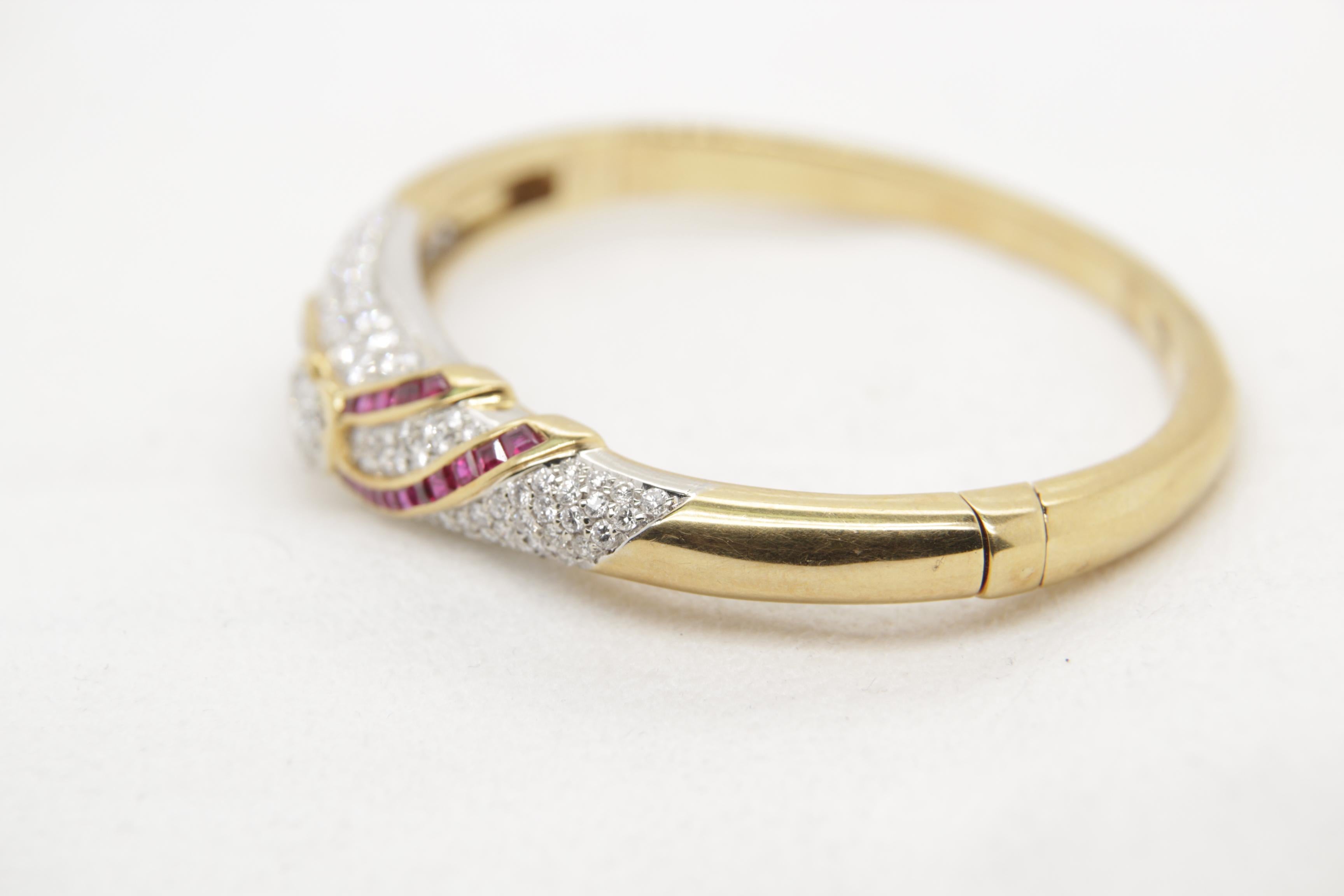 3.48 Carat Diamond and Ruby Bangle in 18 Karat Gold For Sale 5