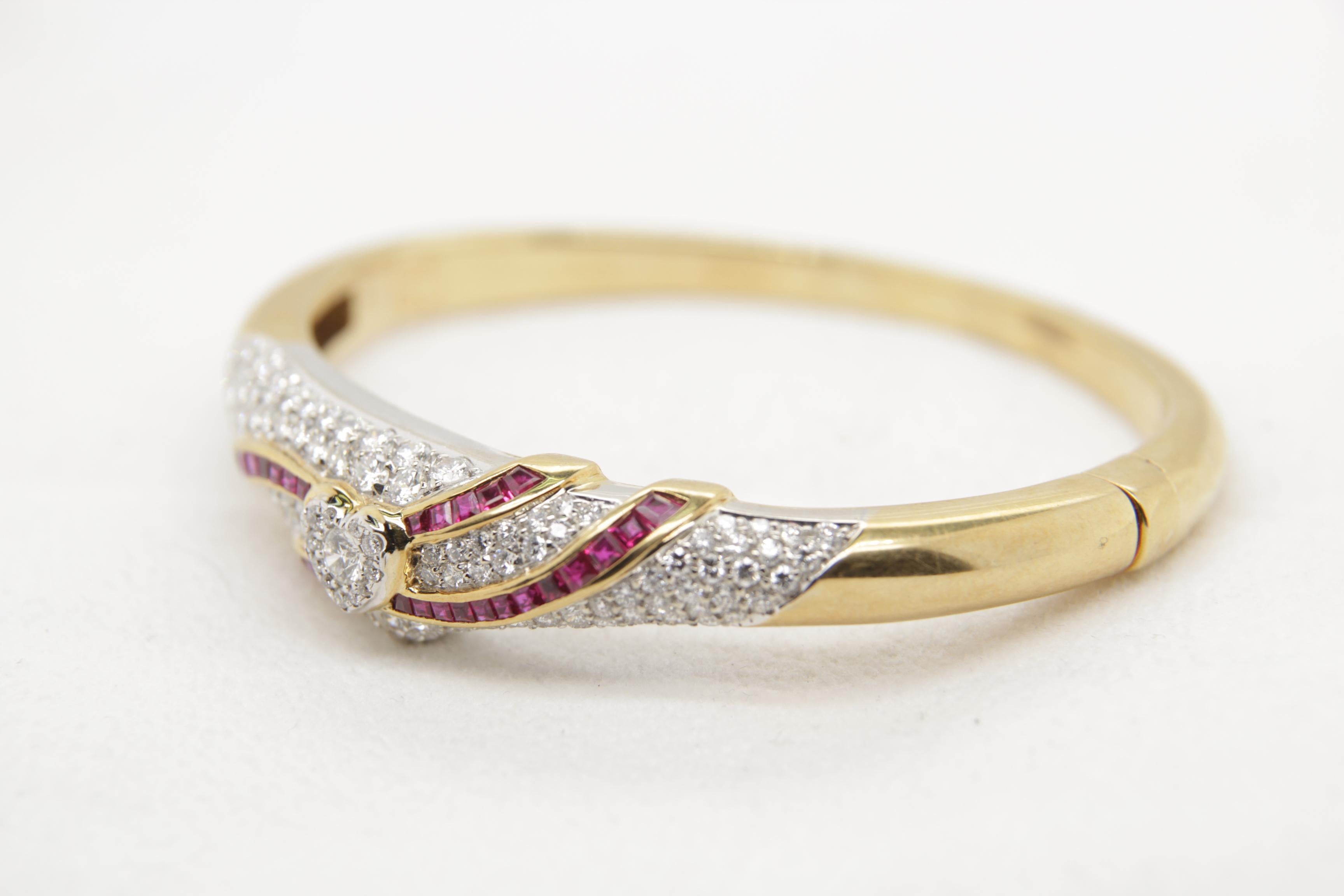 3.48 Carat Diamond and Ruby Bangle in 18 Karat Gold For Sale 6