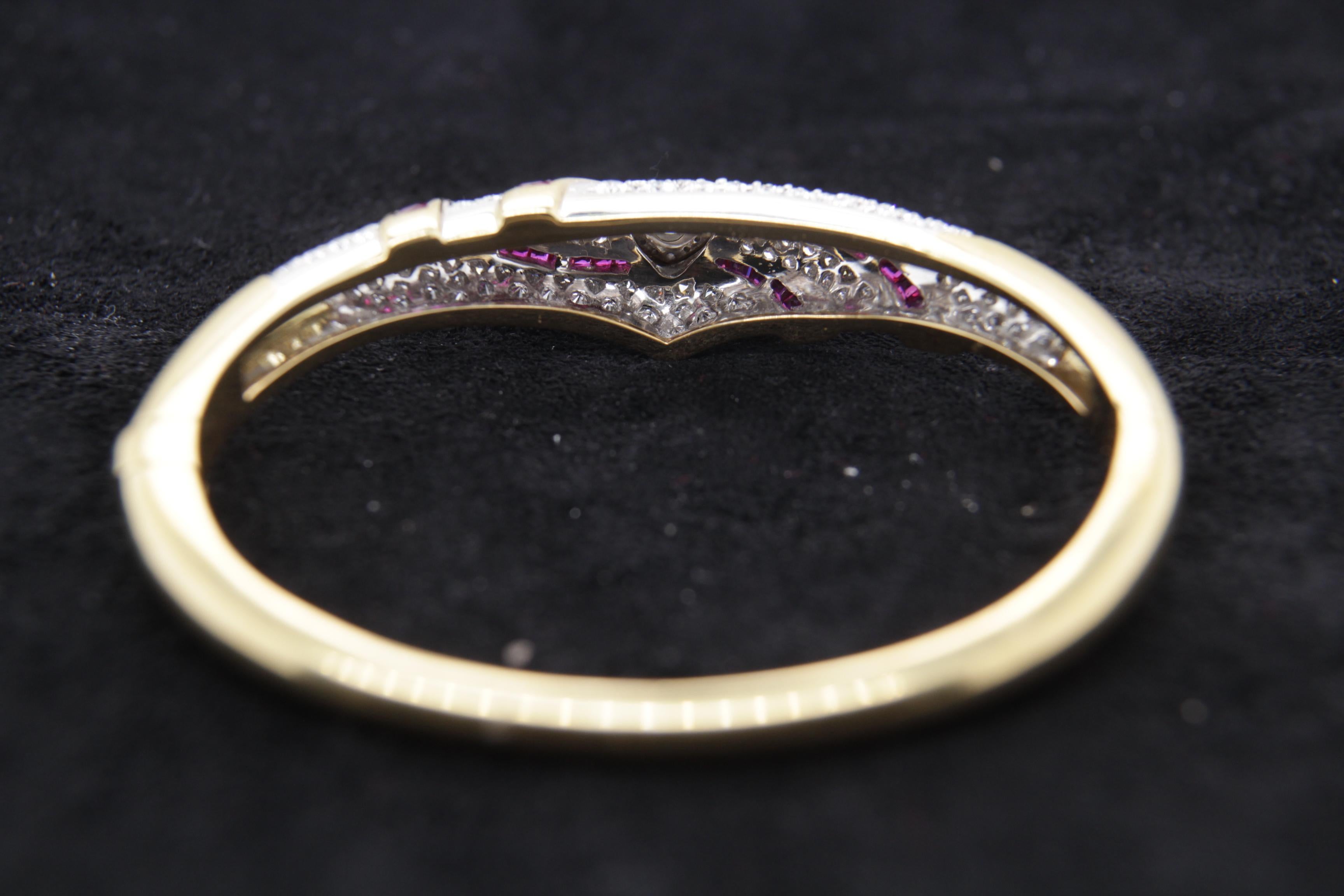Women's or Men's 3.48 Carat Diamond and Ruby Bangle in 18 Karat Gold For Sale