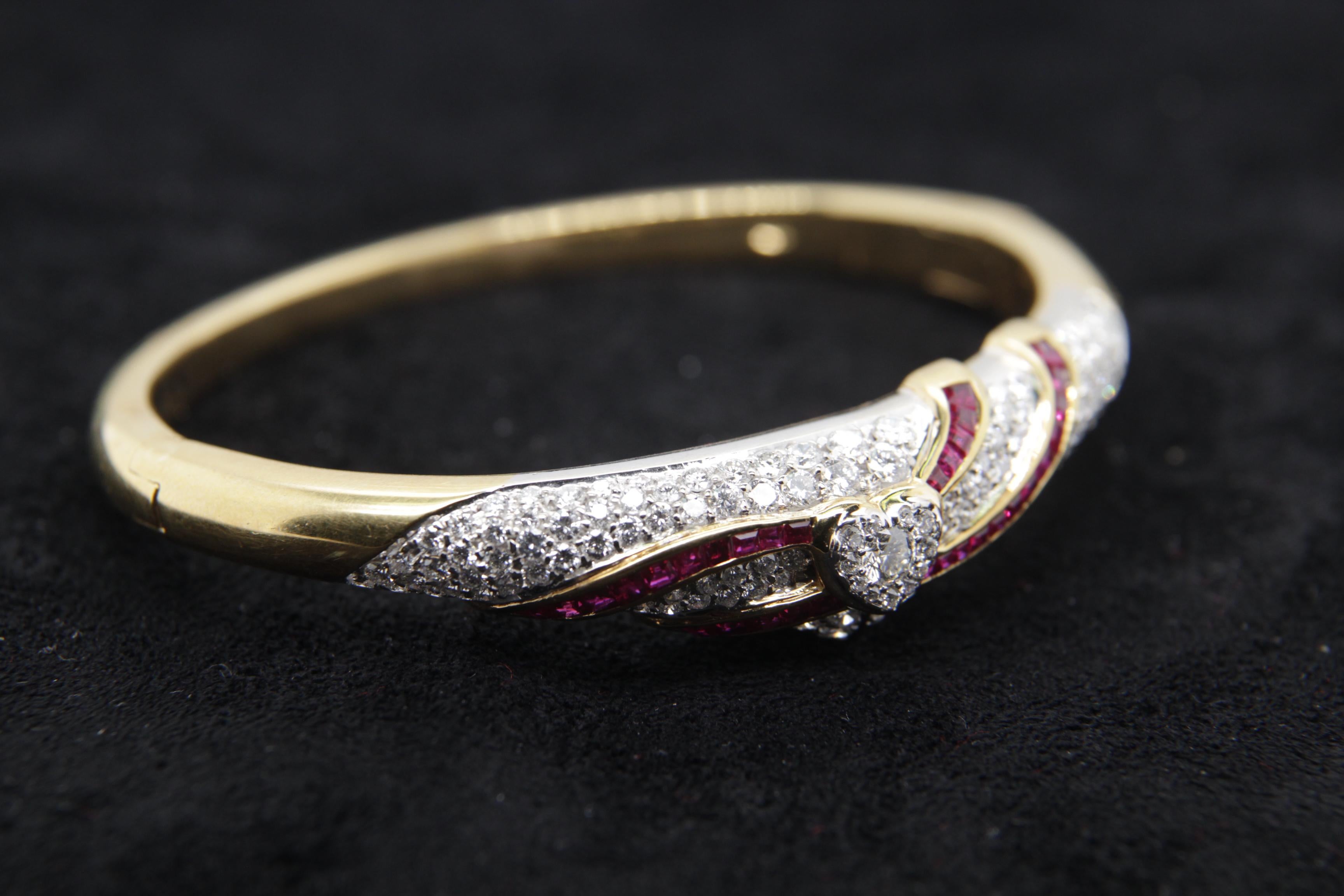 3.48 Carat Diamond and Ruby Bangle in 18 Karat Gold For Sale 2