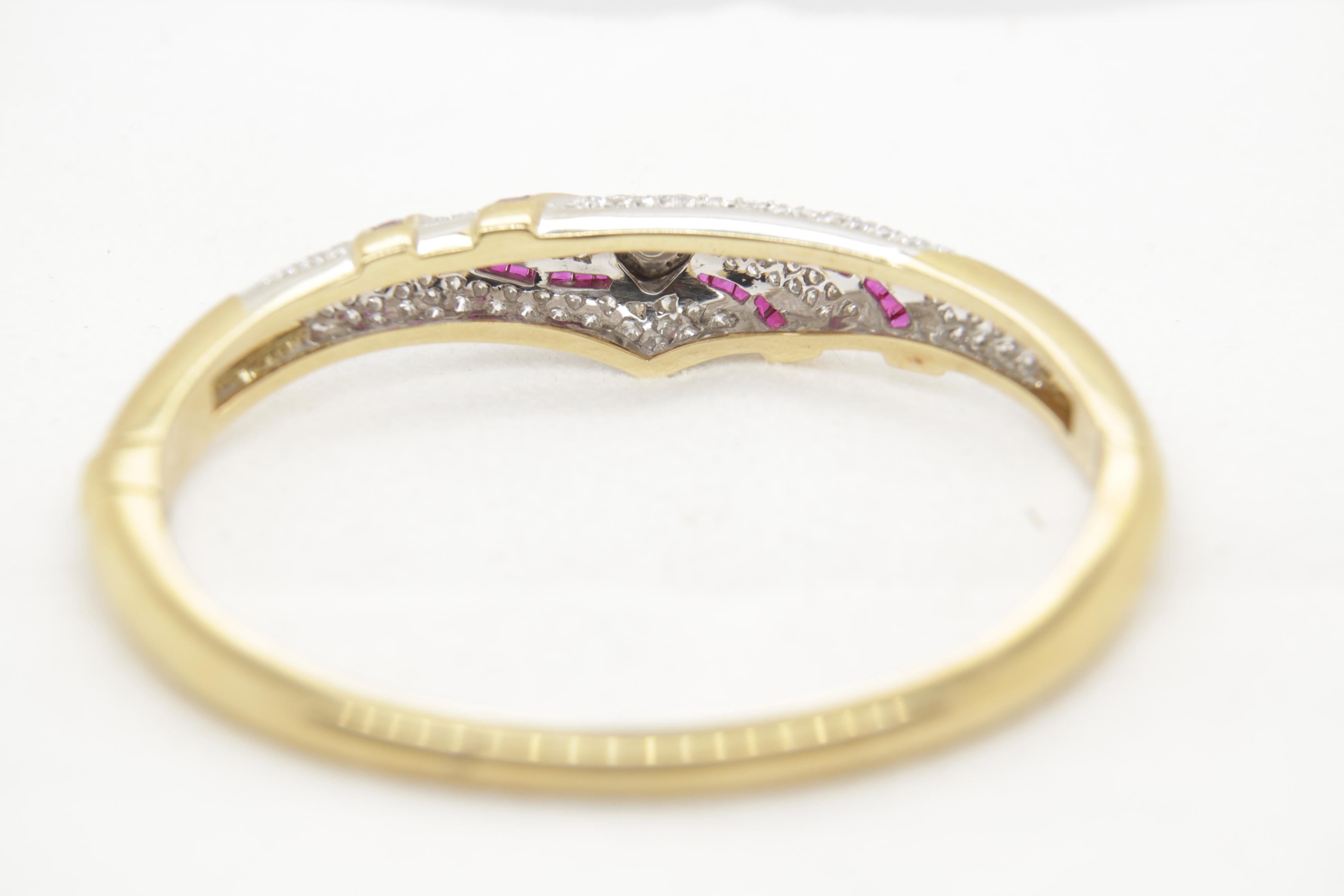 3.48 Carat Diamond and Ruby Bangle in 18 Karat Gold For Sale 4