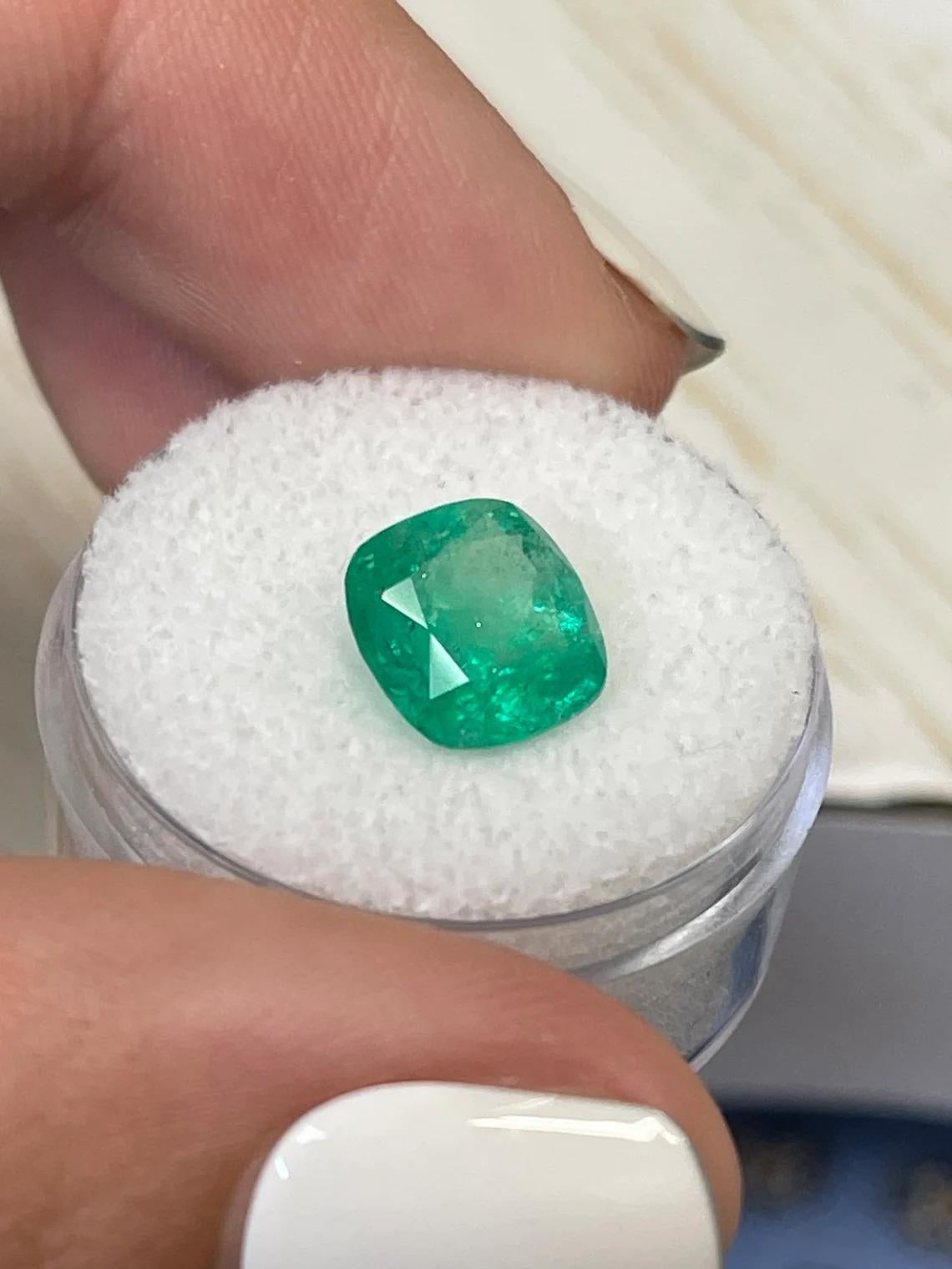De las mujeres Esmeralda colombiana verde terrosa de 3,48 quilates - Gema del mes de mayo talla cojín en venta