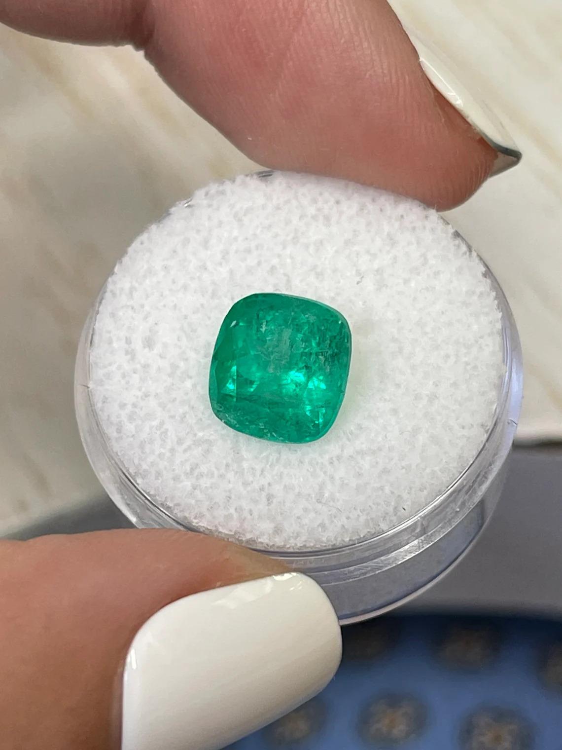 Esmeralda colombiana verde terrosa de 3,48 quilates - Gema del mes de mayo talla cojín Corte cojín en venta