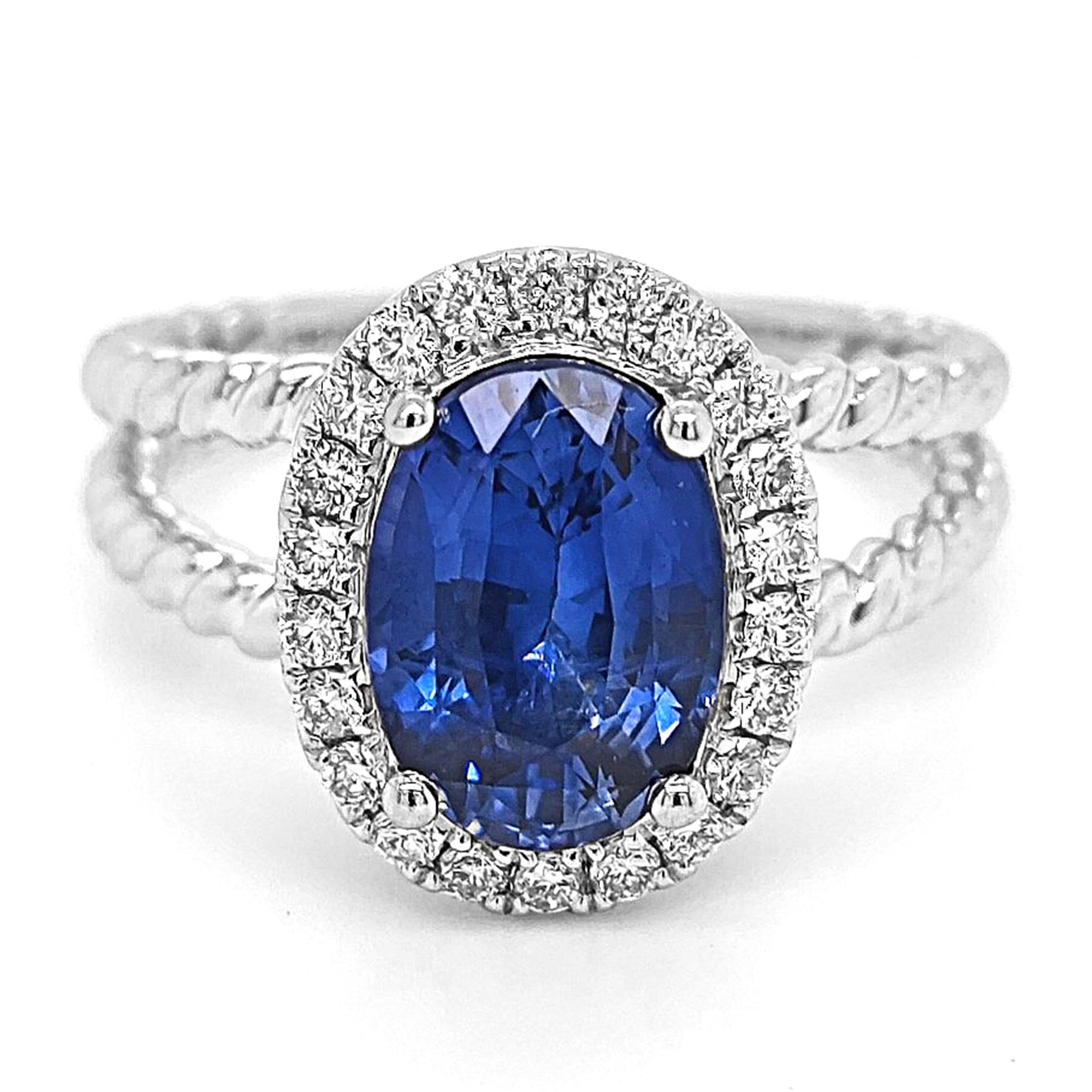 1 Sapphire Gemstone: 3.18 Carats
22 White Round Diamonds: 0.30 Carats
Metal: 18K White Gold, 6.40 Grams
