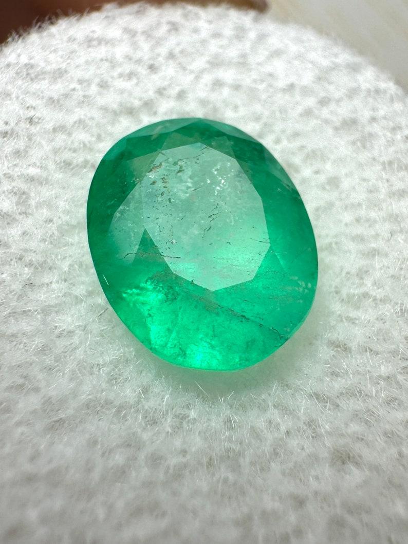 Moderno Smeraldo colombiano ovale verde semitrasparente da 3,48 carati - Gemma di maggio in vendita