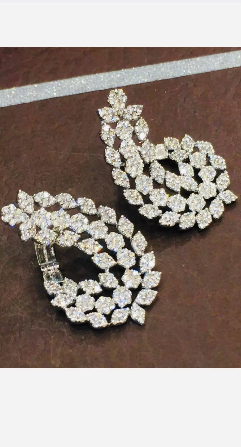 An exclusive Diamonds earrings in elegant and particular design, so glamour and chic style.
Elevate your timeless of beauty and add a touch of glamour on your look.
Magnificent earrings come in 14k gold with lustrous dazzling pavè of Natural
