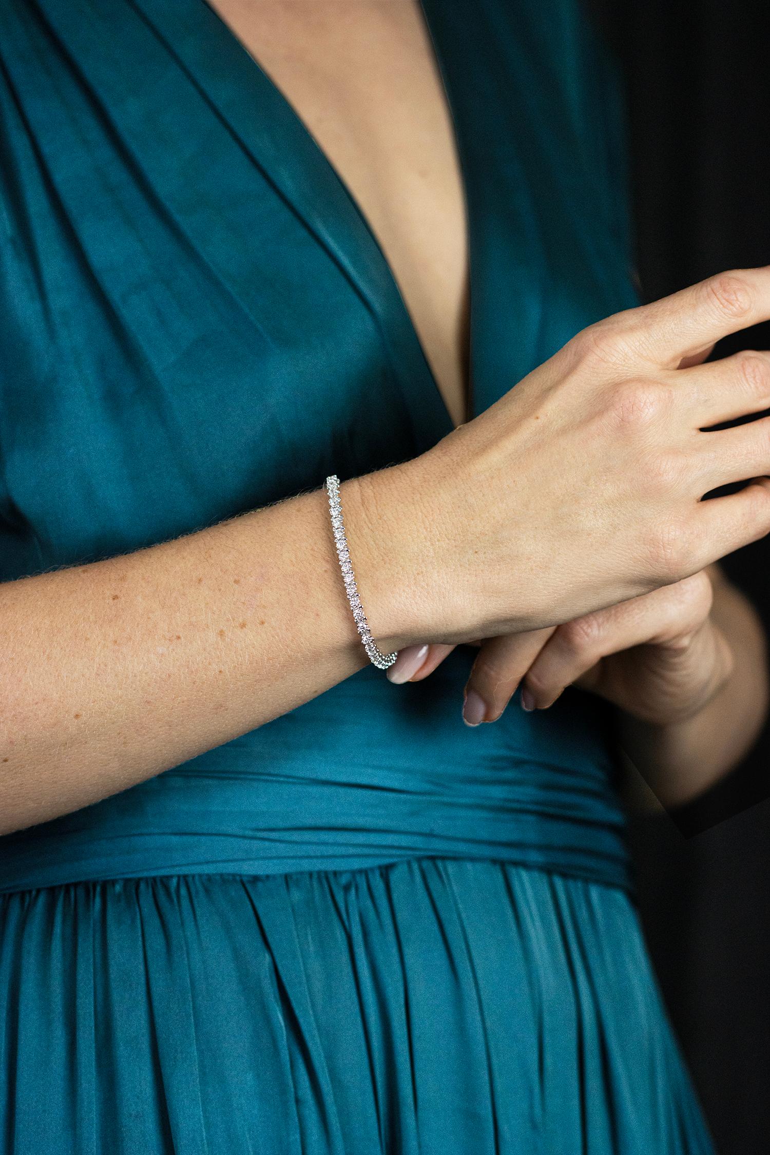 Contemporary 3.48 Carats Total Round Brilliant Cut Diamond Tennis Bracelet in White Gold
