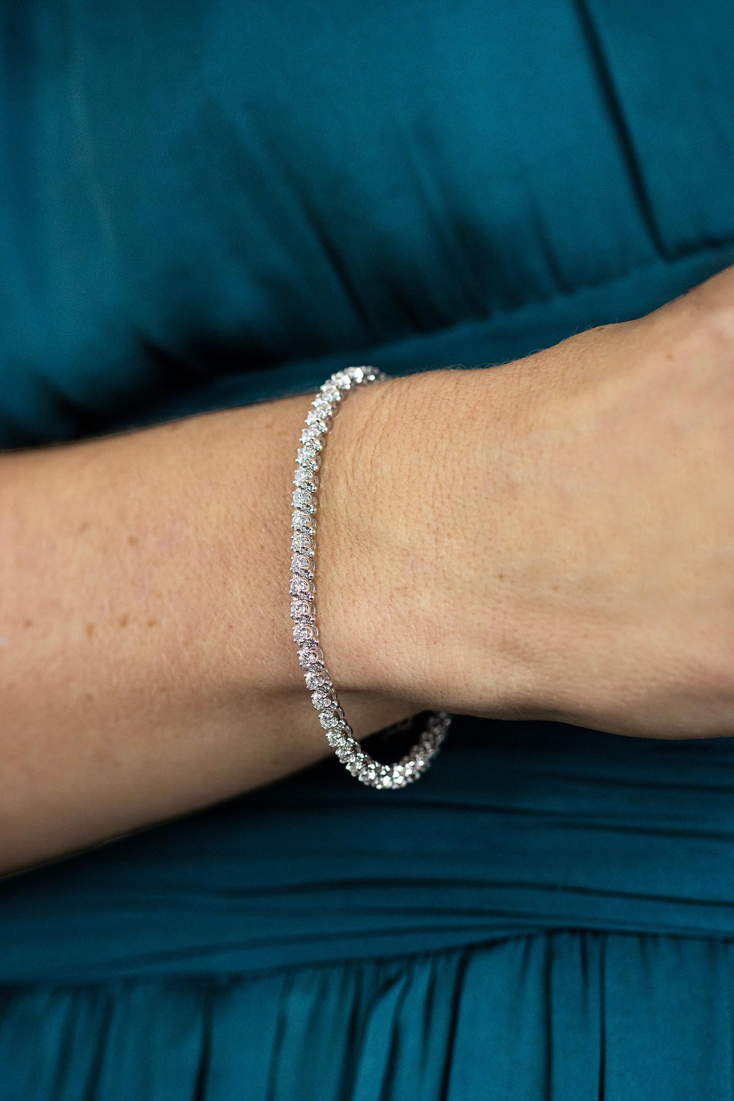 3.48 Carats Total Round Brilliant Cut Diamond Tennis Bracelet in White Gold In New Condition In New York, NY