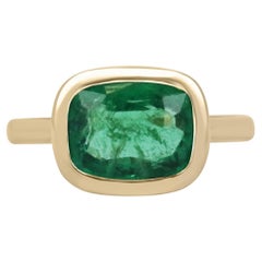3,48ct 18K Ost nach West Natürliche längliche Kissen Smaragd Solitär Lünette Ring
