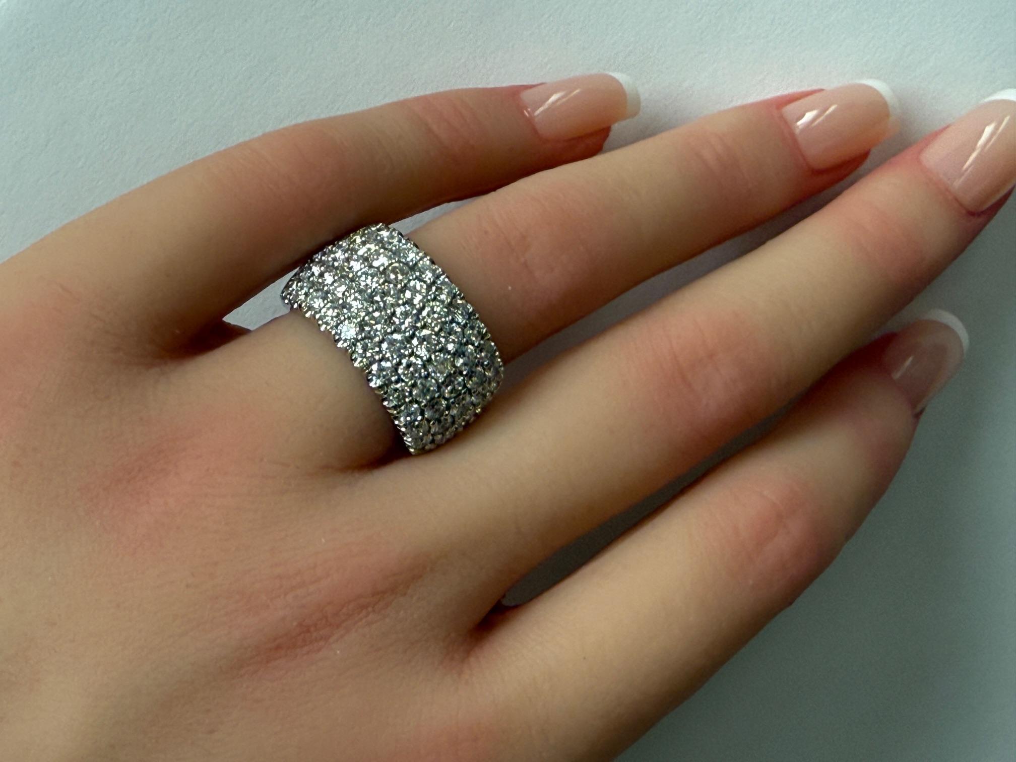 3,48ctw.  Fedina di diamanti a pavé in platino in vendita 1