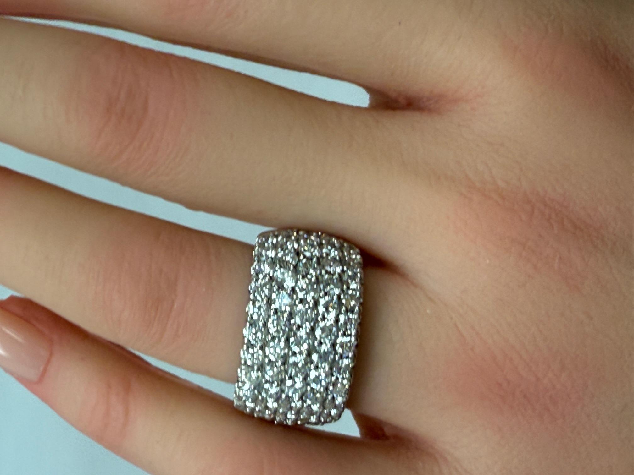 3,48ctw.  Fedina di diamanti a pavé in platino in vendita 2