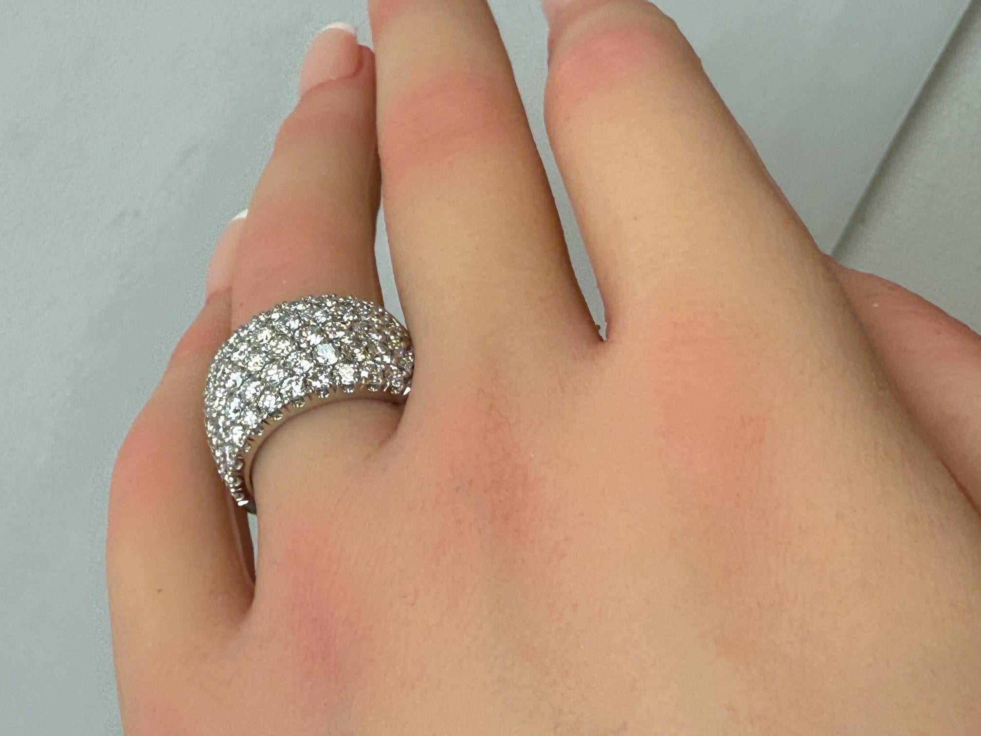 3,48ctw.  Fedina di diamanti a pavé in platino in vendita 3