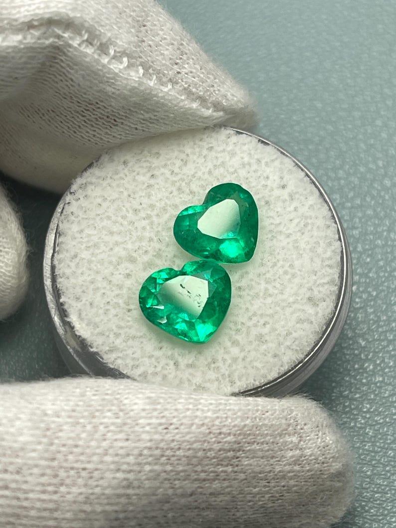 Women's 3.48tcw Pair of Heart-Cut Colombian Emeralds  Vivid Muzo Green Matching Gems For Sale