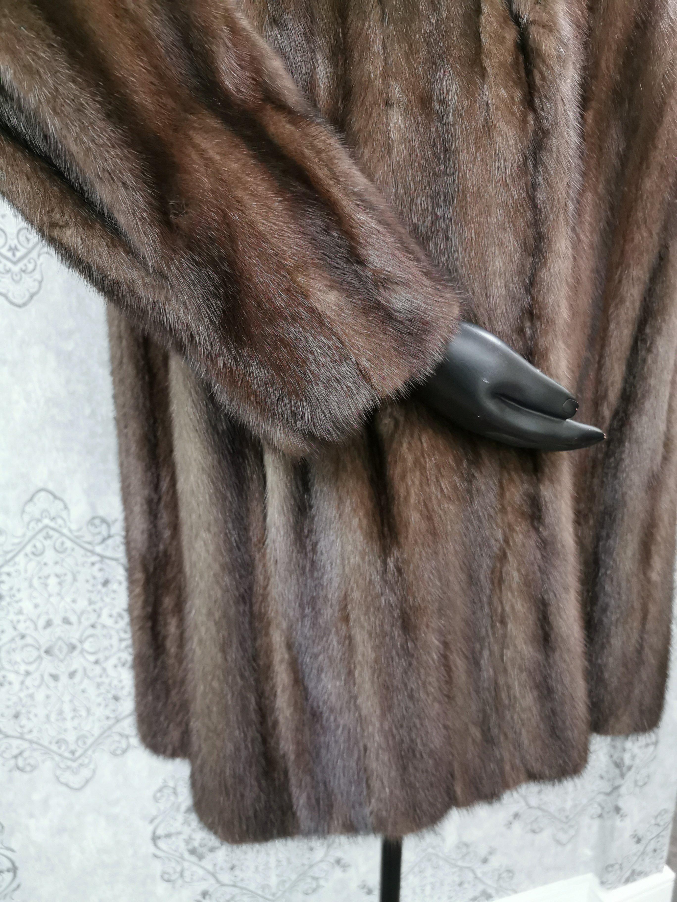 Donna Karan New York for Birger Christensen Demi-Buff Mink Fur Coat (Size 12) In Excellent Condition For Sale In Montreal, Quebec