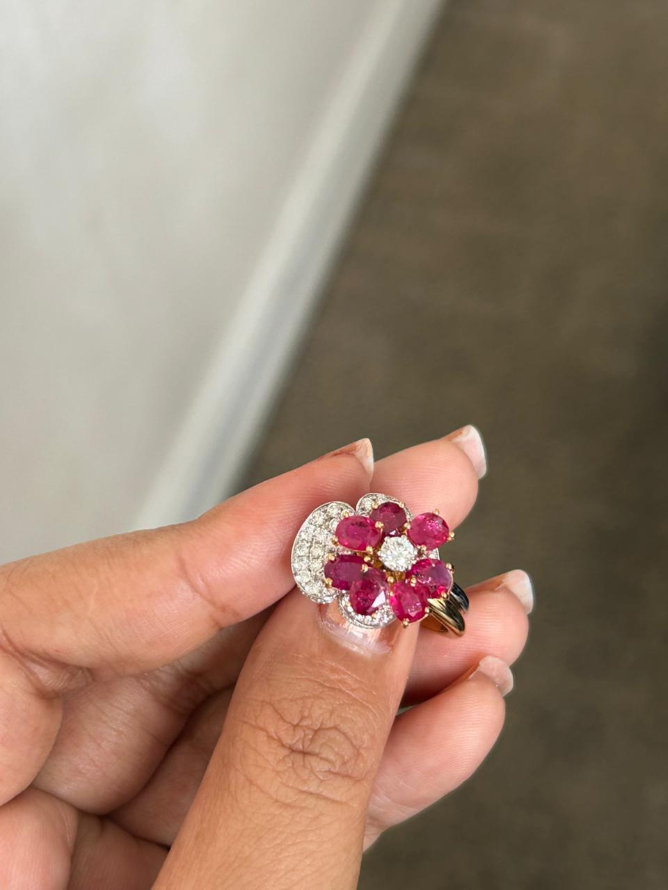 3,49 Karat Burma Rubin No Heat und Diamant-Ring in 18 Karat Weißgold im Zustand „Neu“ im Angebot in Bangkok, TH