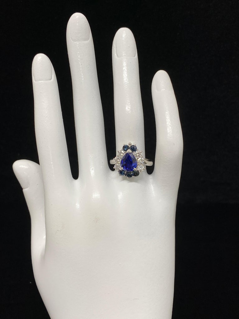 3.49 Carat Natural Blue Sapphire and Diamond Halo Ring Set in Platinum For Sale 1