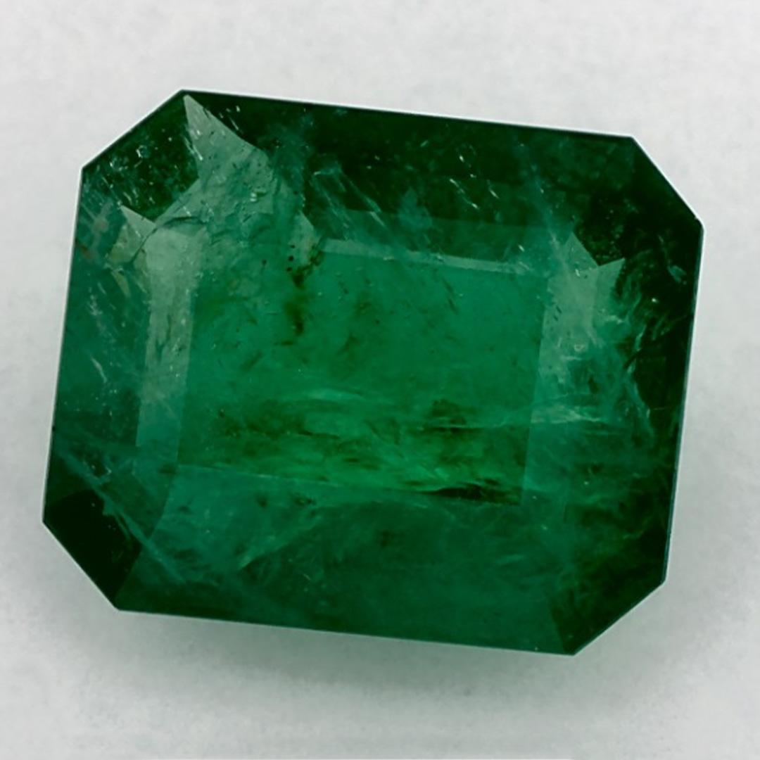 Con un vibrante tono verde, la piedra de nacimiento de mayo es un símbolo del renovado crecimiento primaveral. 

Explora la vibrante colección de esmeraldas, rubíes y zafiros de nuestra tienda, disponibles como gemas sueltas y combinadas con nuestra