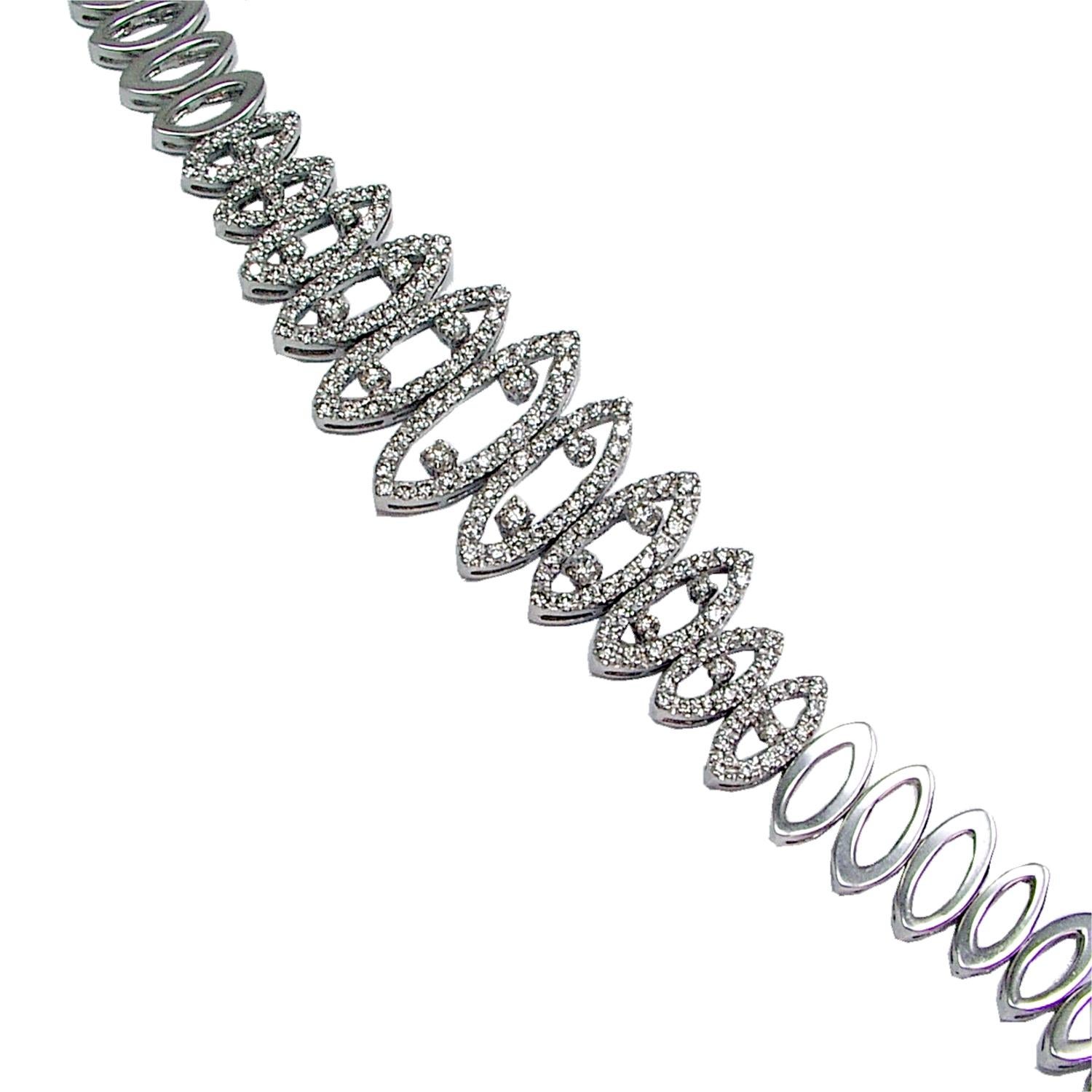 Armband aus 14K Gold mit 3,49 Karat Diamanten in Pavé-Fassung (Rundschliff) im Angebot