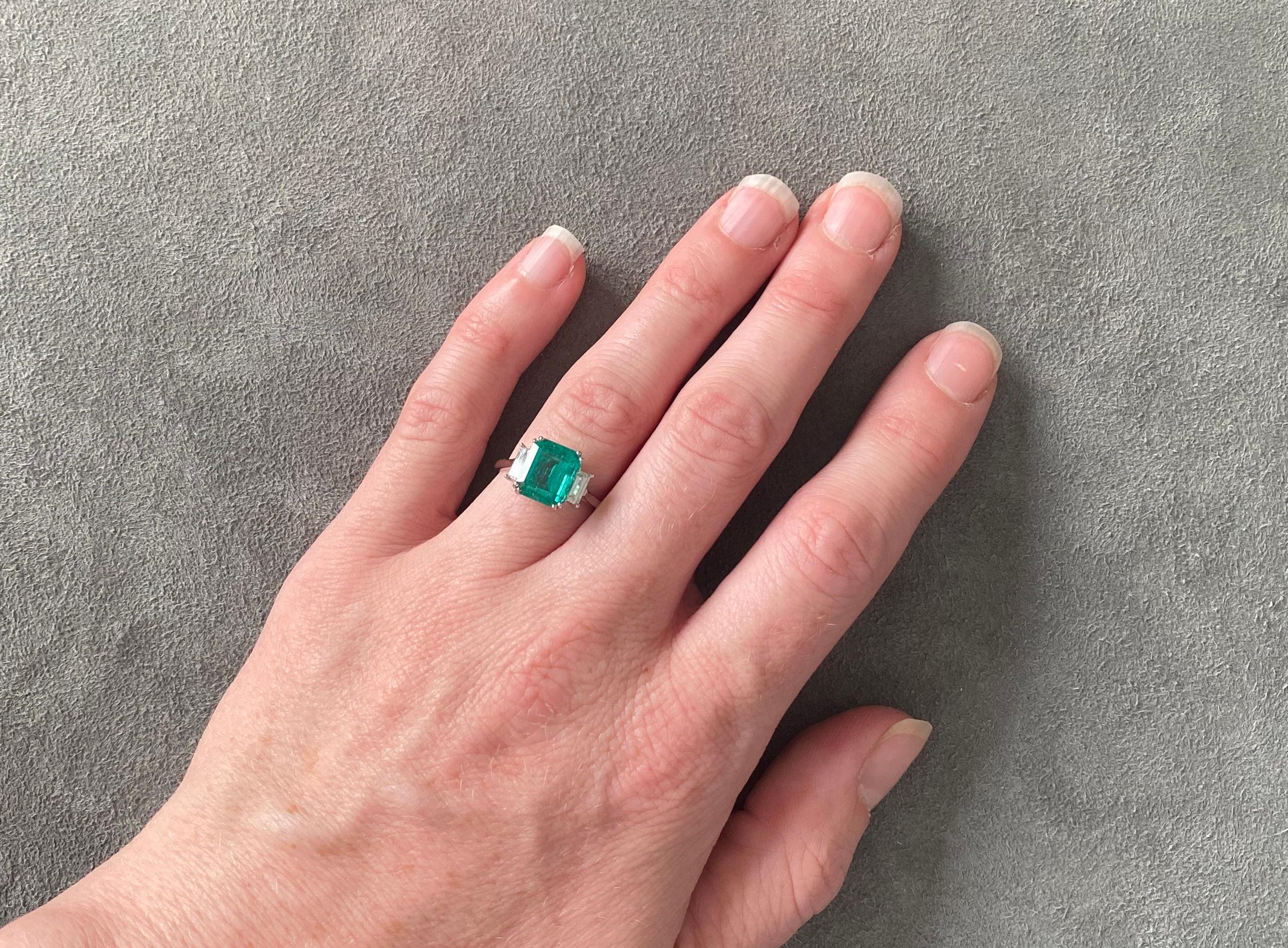 3.49ct Colombian Emerald Ring In Good Condition In Genève, CH