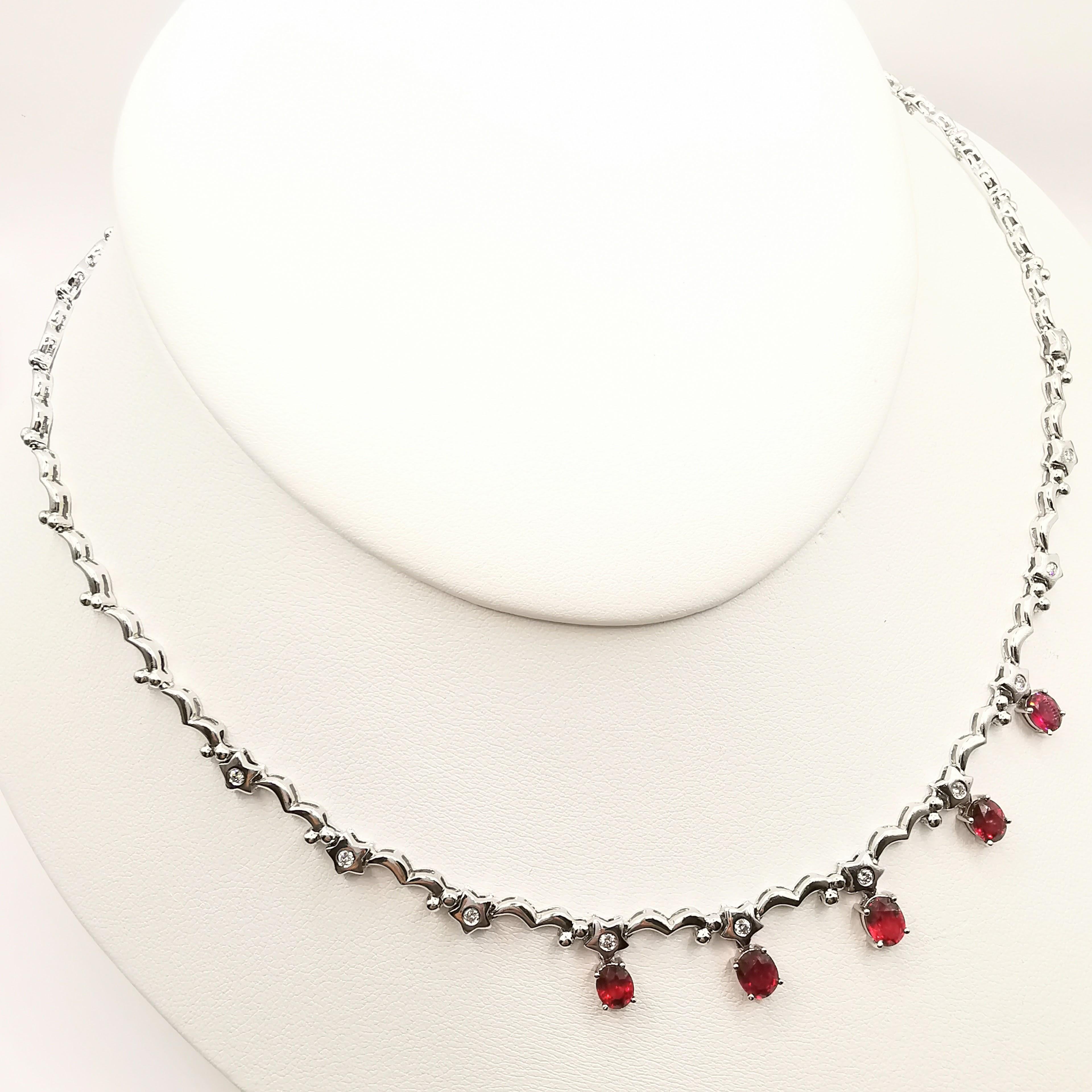Contemporary 3.49ct Natural Oval Cut Pigeon Blood Ruby and Diamond Necklace in 18K White Gold For Sale