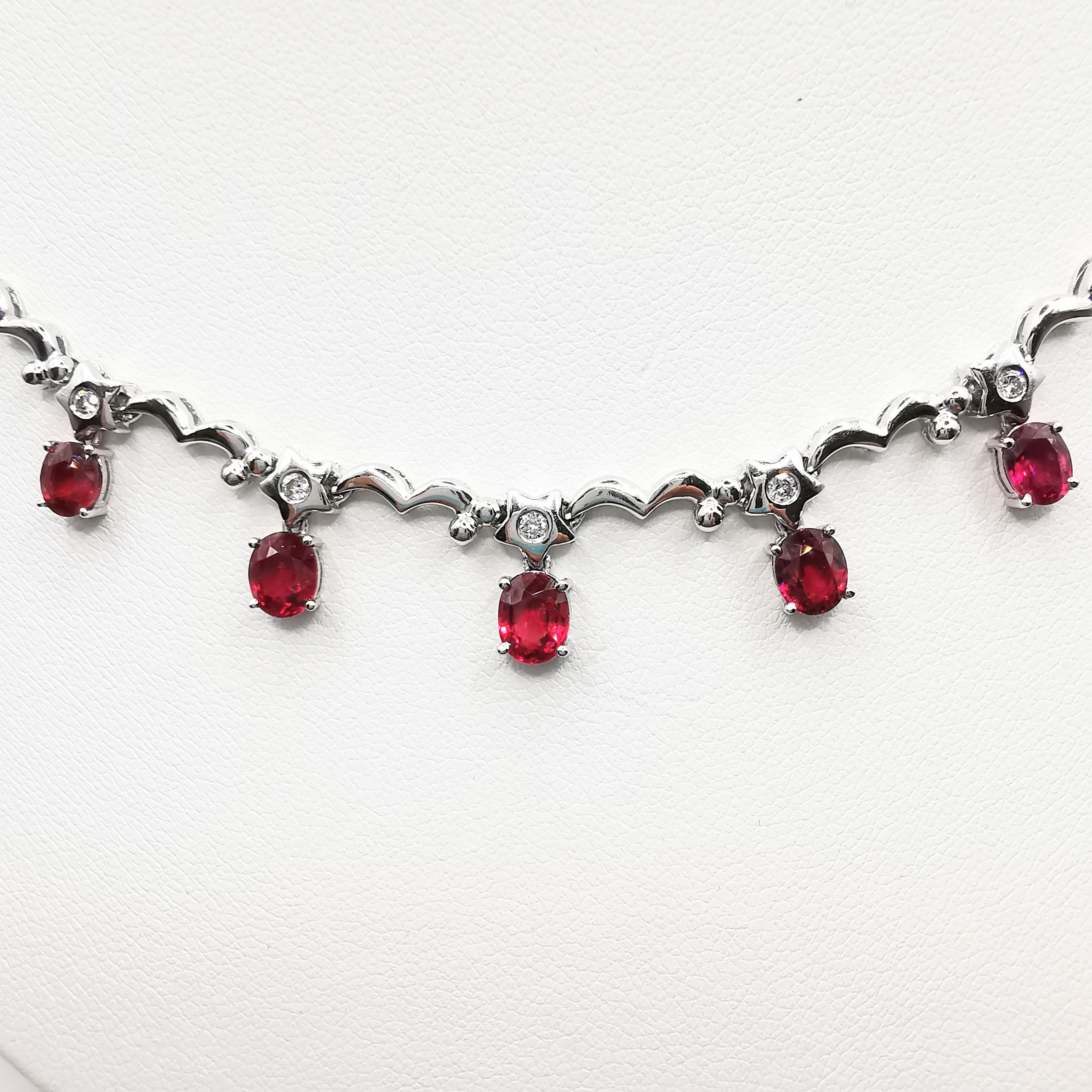 3.49ct Natural Oval Cut Pigeon Blood Ruby and Diamond Necklace in 18K White Gold In New Condition For Sale In Wan Chai District, HK