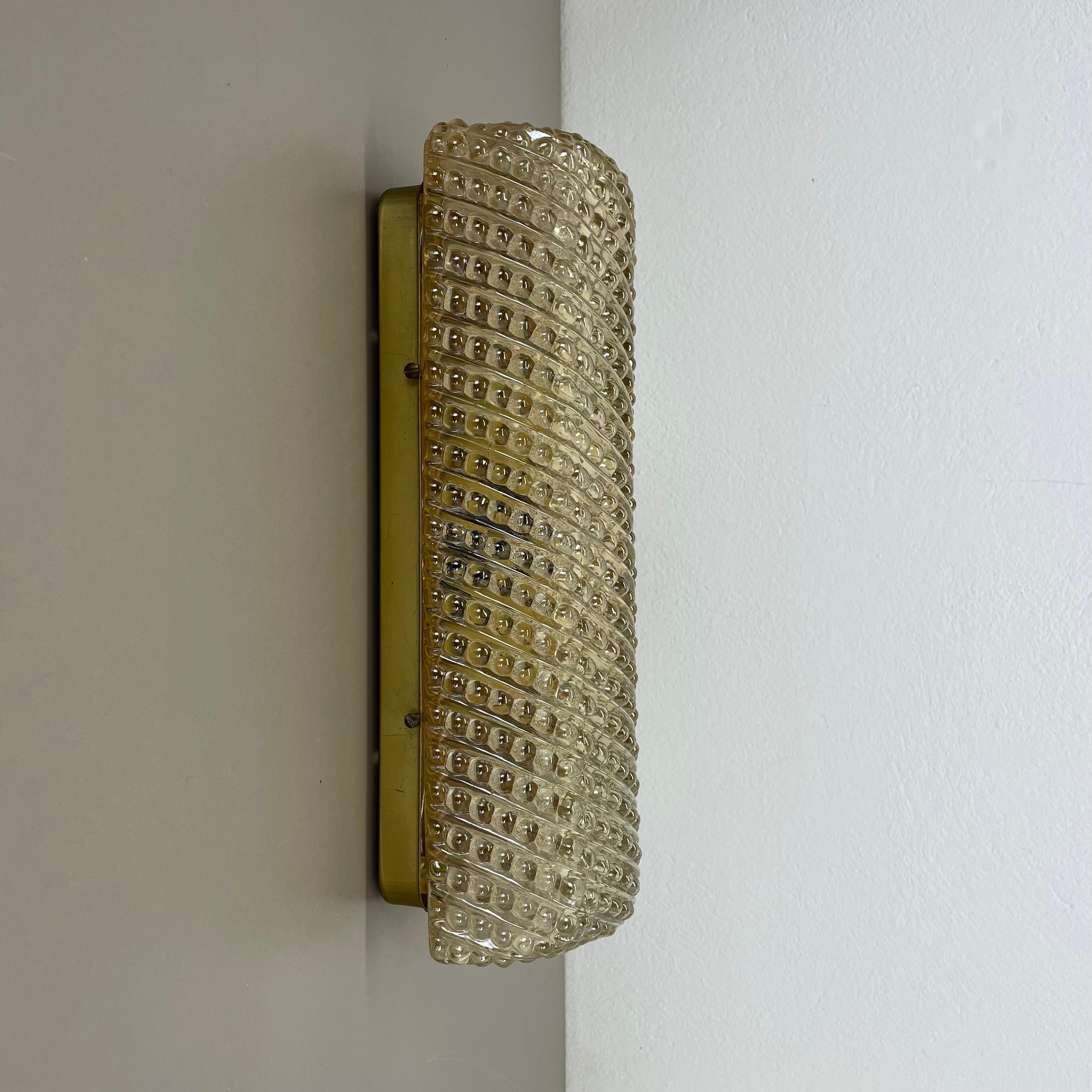 Bernsteinfarbene Wandleuchte 34cm Helena Tynell Glashütte Limburg attr., Deutschland 1970 (Metall) im Angebot