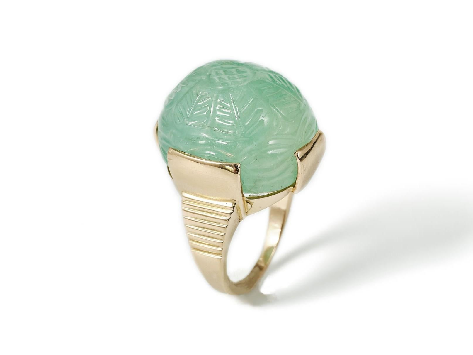 Esmeralda tallada de 34 ct, anillo de oro de 18 quilates, por Alexander Tillander ca 1970. en venta 3