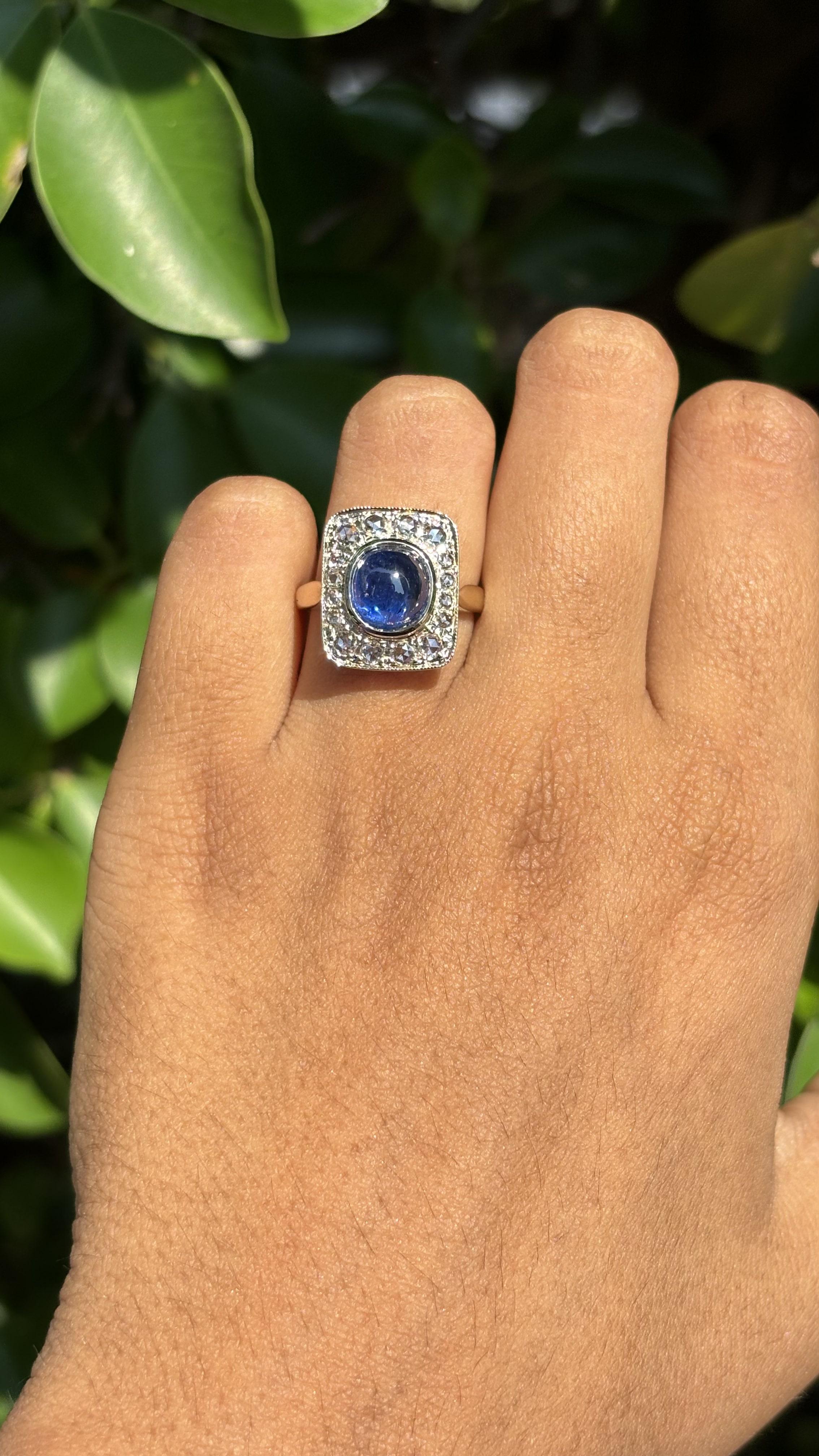 3.4ct Sugarloaf Sapphire & Rose Cut Diamond 18K Gold Statement Ring In New Condition For Sale In Bangkok, TH
