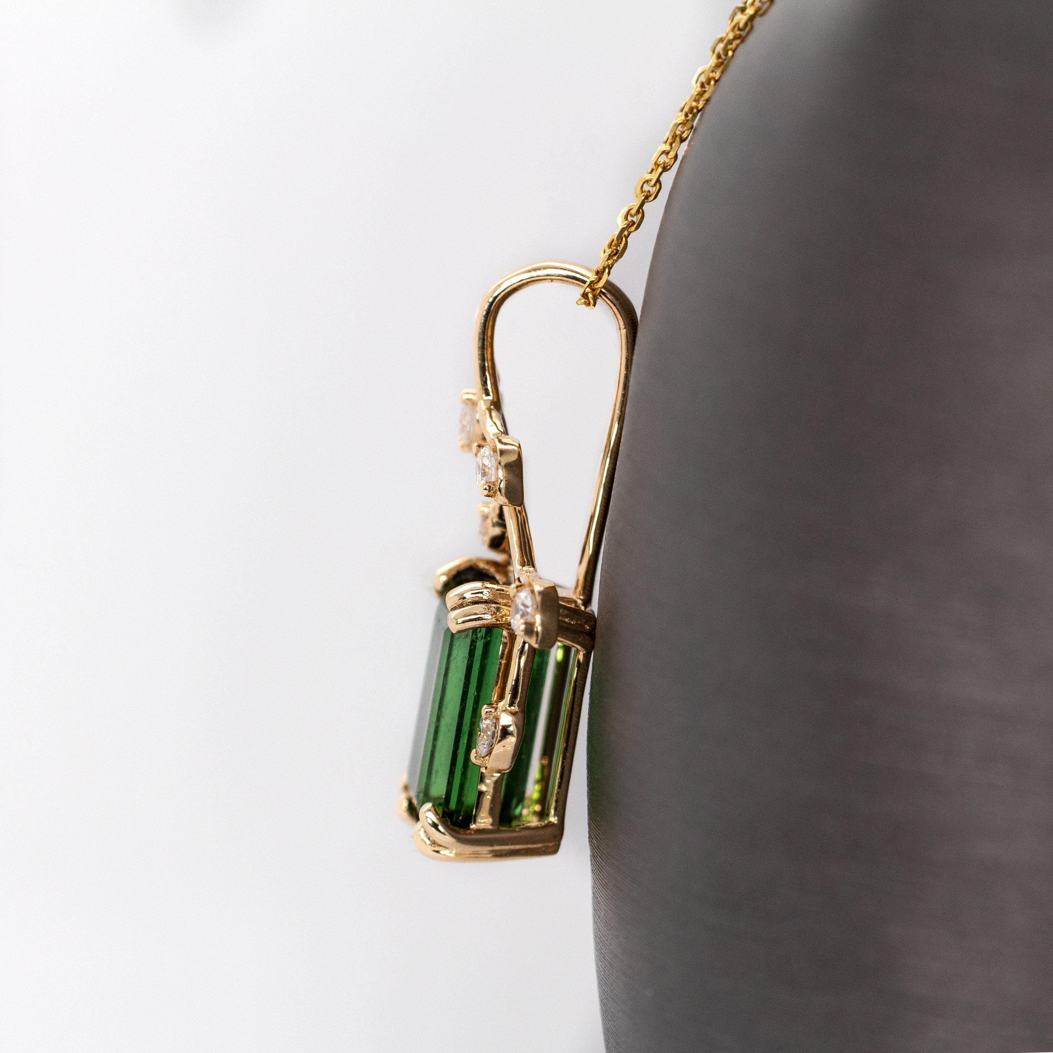 Pendentif Tourmaline chromée 3,4cts avec accents de diamants naturels : Or massif 14K Neuf - En vente à Columbus, OH