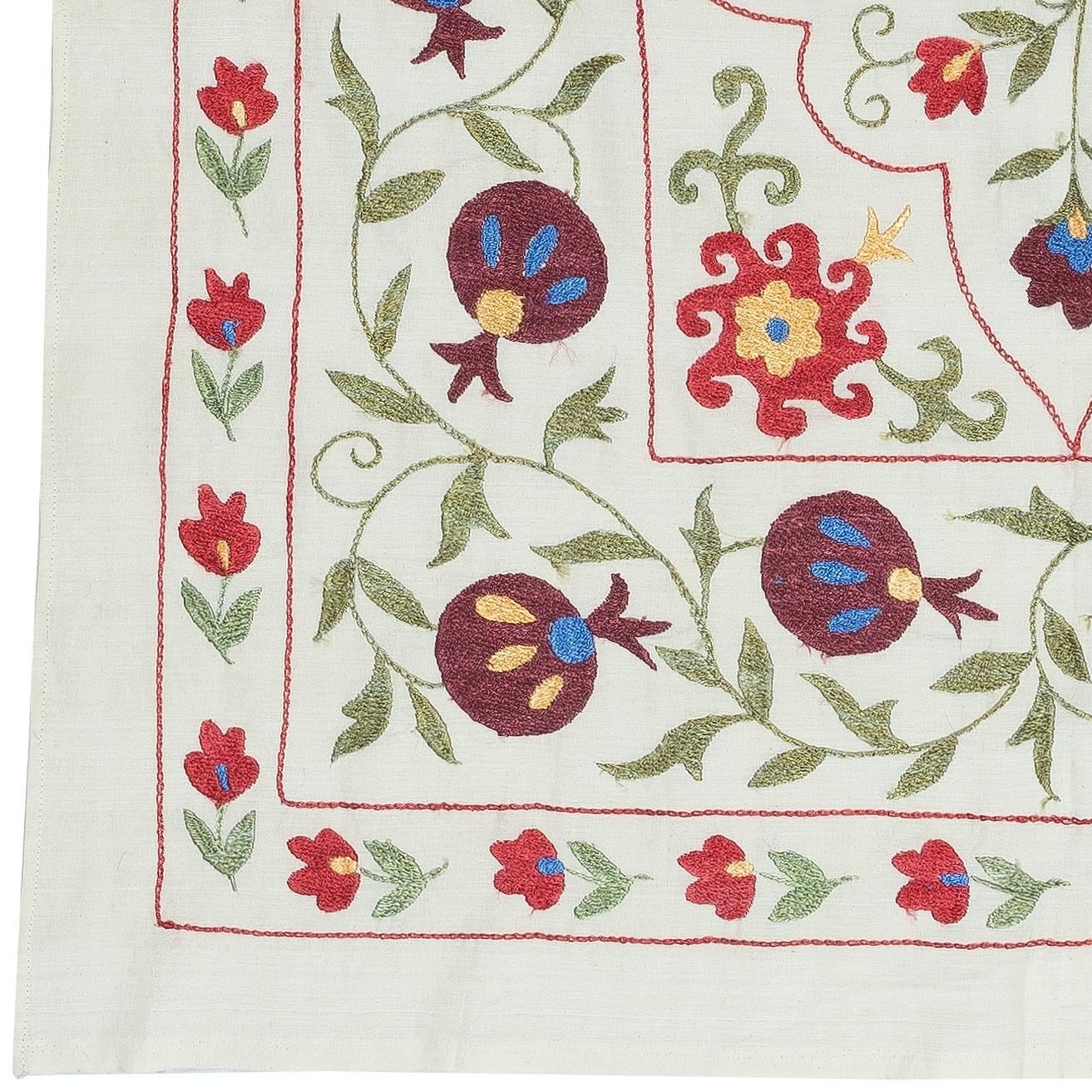 3.4x5 Ft Hand Embroidered Silk & Cotton Wall Hanging. Modern Suzani Fabric Throw In New Condition For Sale In Spring Valley, NY